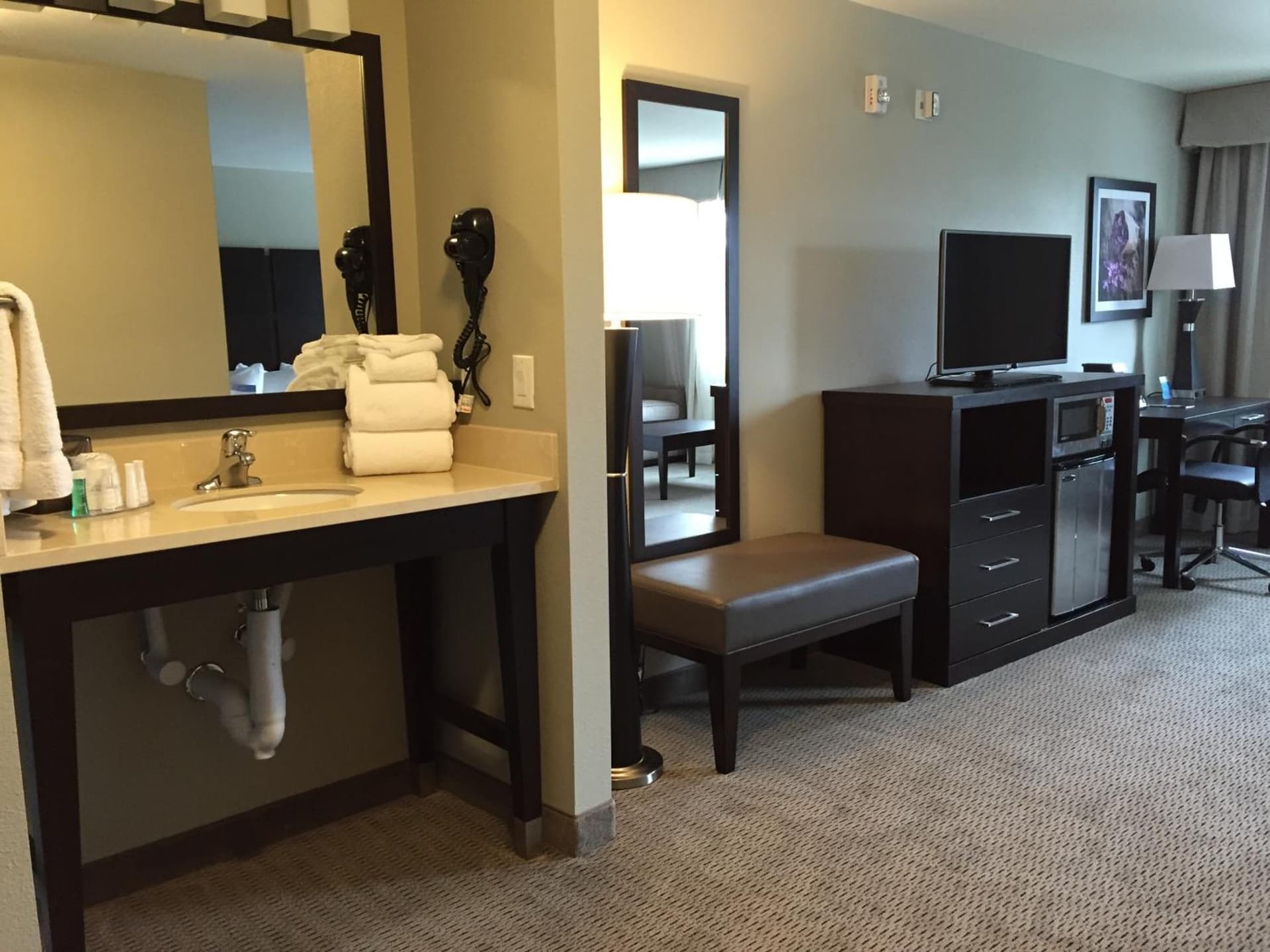 Baymont by Wyndham College Station gallery photo in College Station, TX — image 45