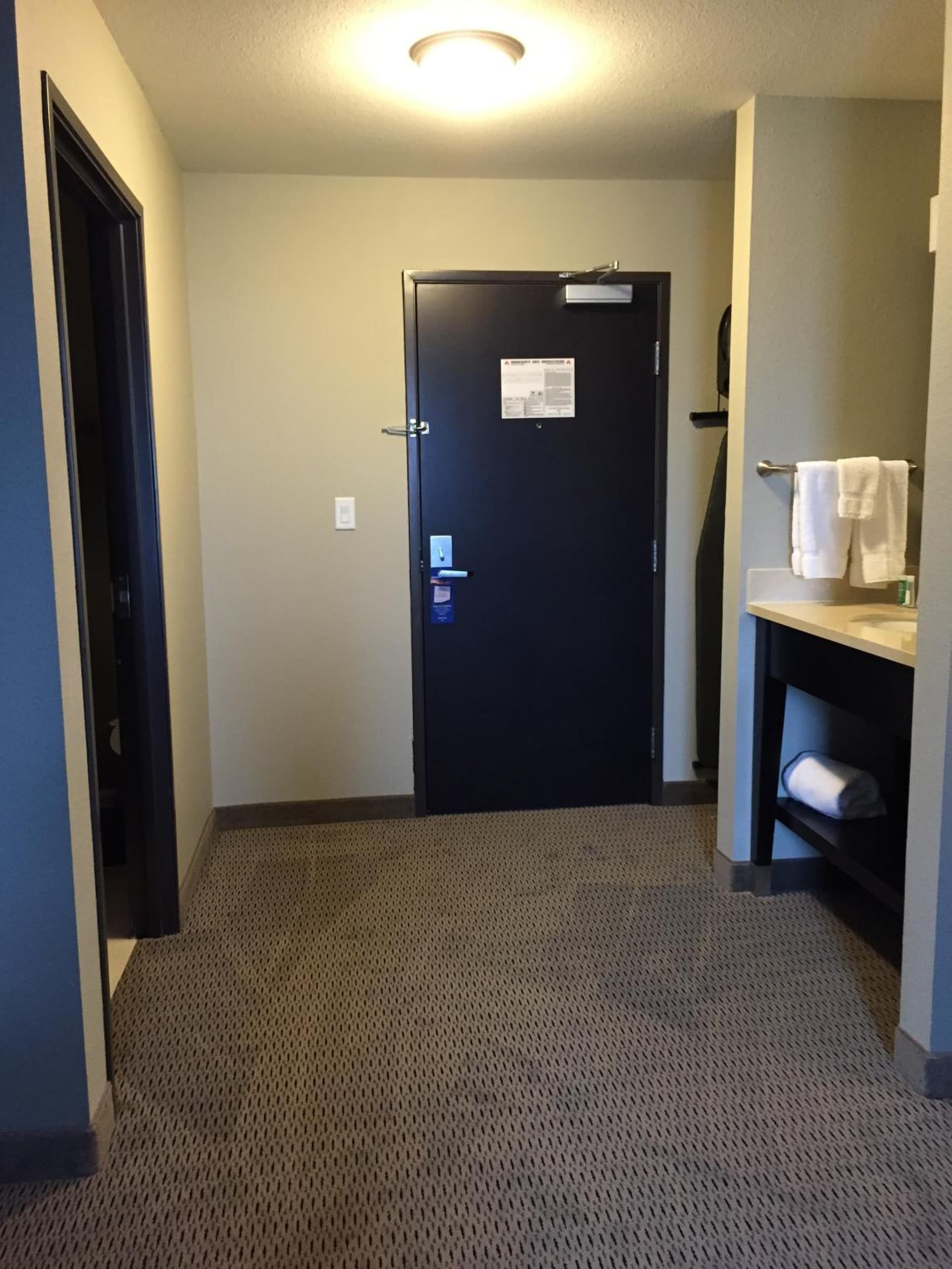 Baymont by Wyndham College Station gallery photo in College Station, TX — image 9