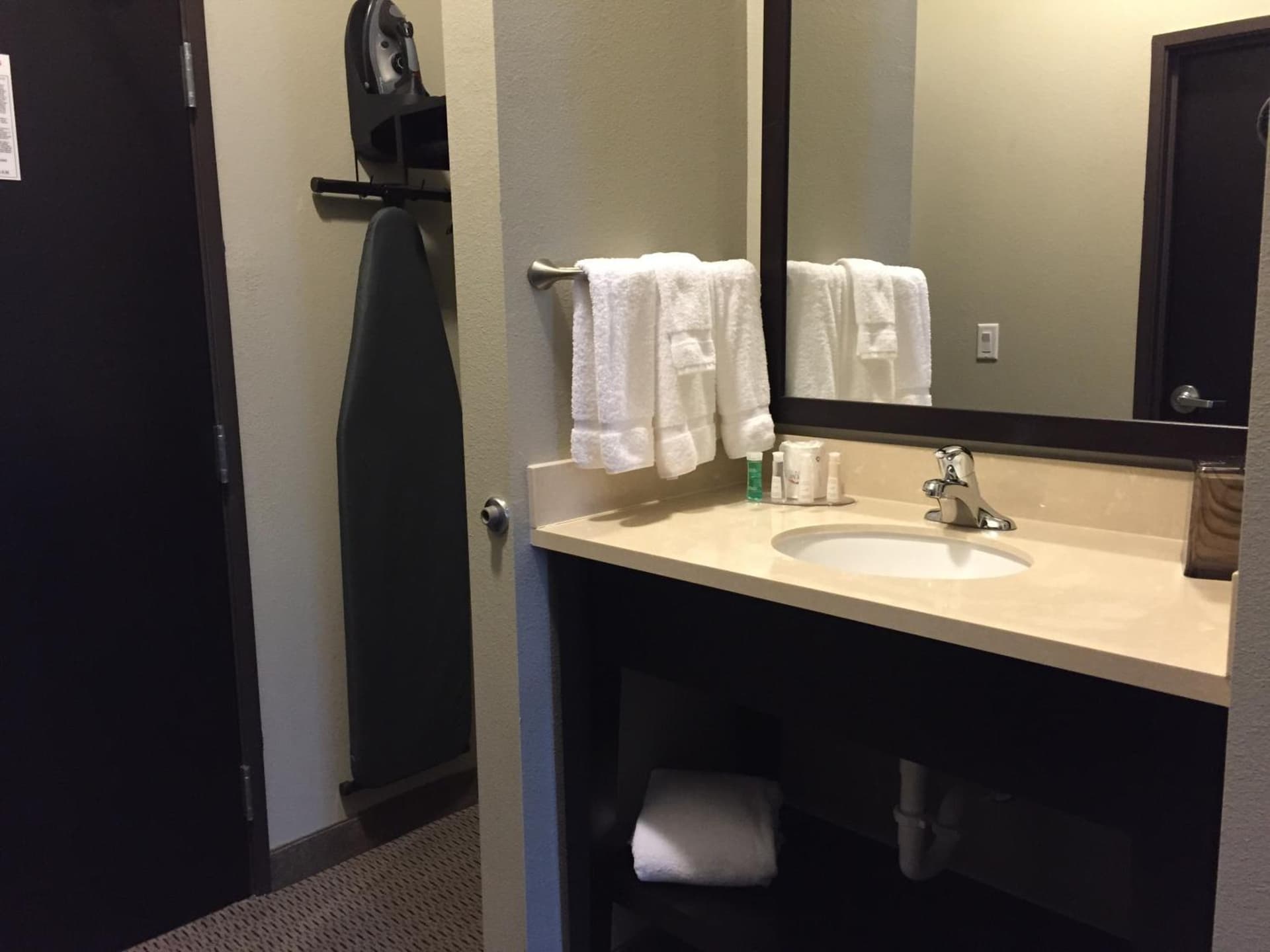 Baymont by Wyndham College Station gallery photo in College Station, TX — image 41