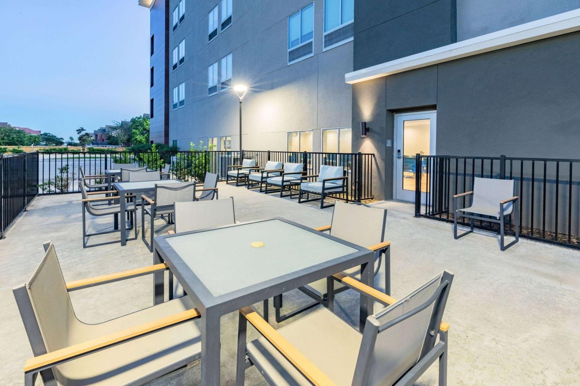 La Quinta Inn & Suites by Wyndham Texas City I 45 Galveston Area gallery photo in Texas City, TX — image 6