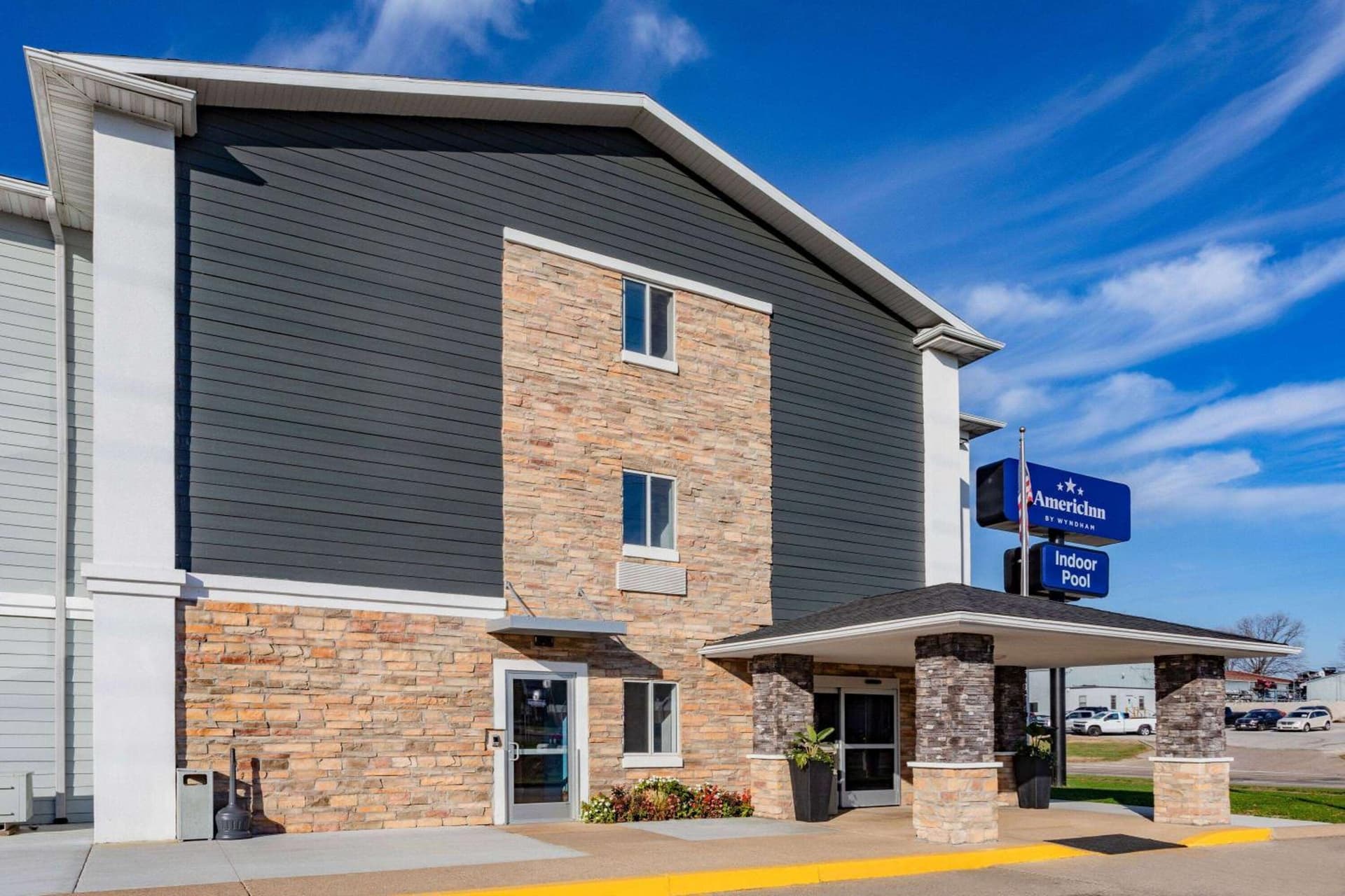 AmericInn by Wyndham Quincy interior in Quincy, IL — gallery photo 2