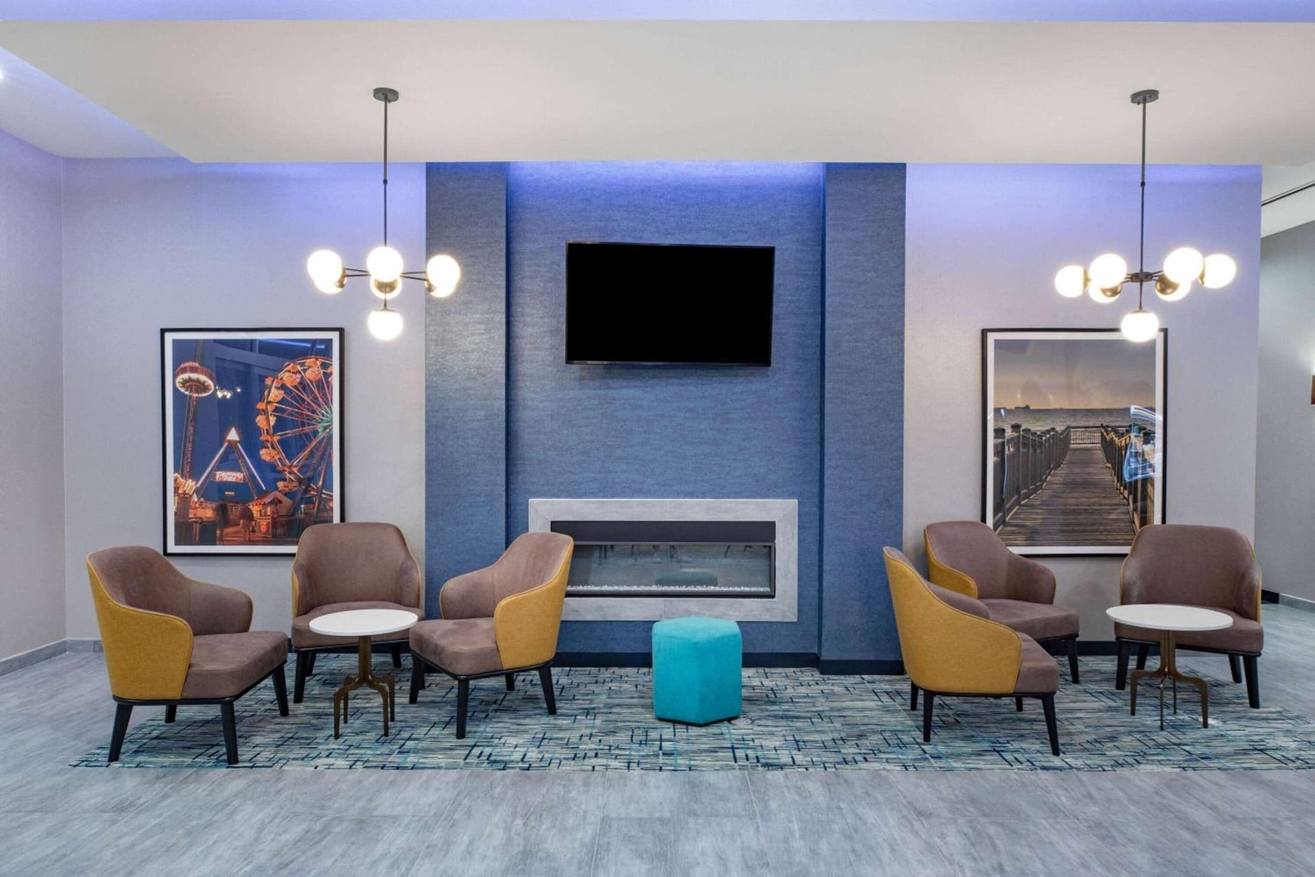 La Quinta Inn & Suites by Wyndham Galveston North at I-45 gallery photo in Galveston, TX — image 8