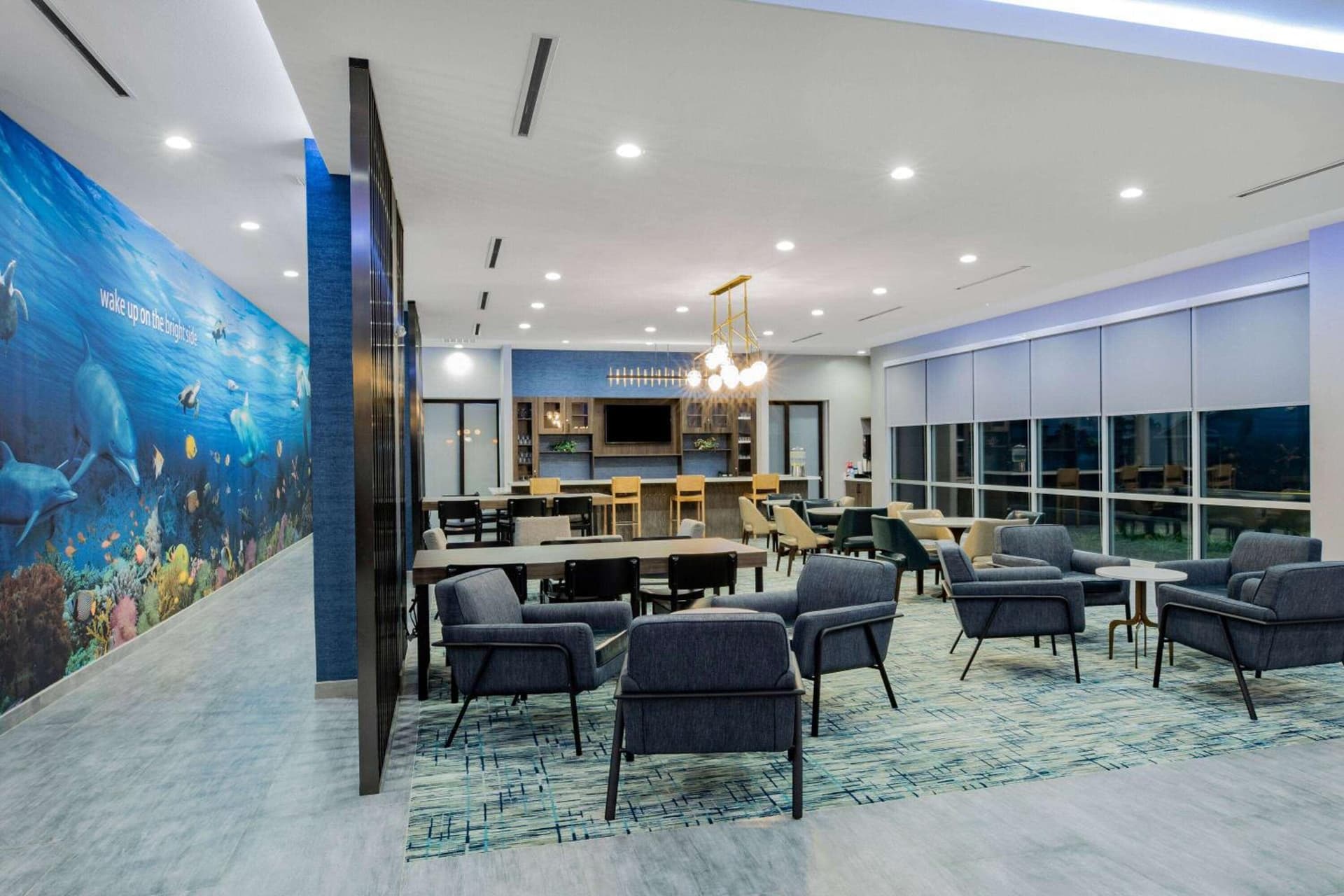 La Quinta Inn & Suites by Wyndham Galveston North at I-45 gallery photo in Galveston, TX — image 4