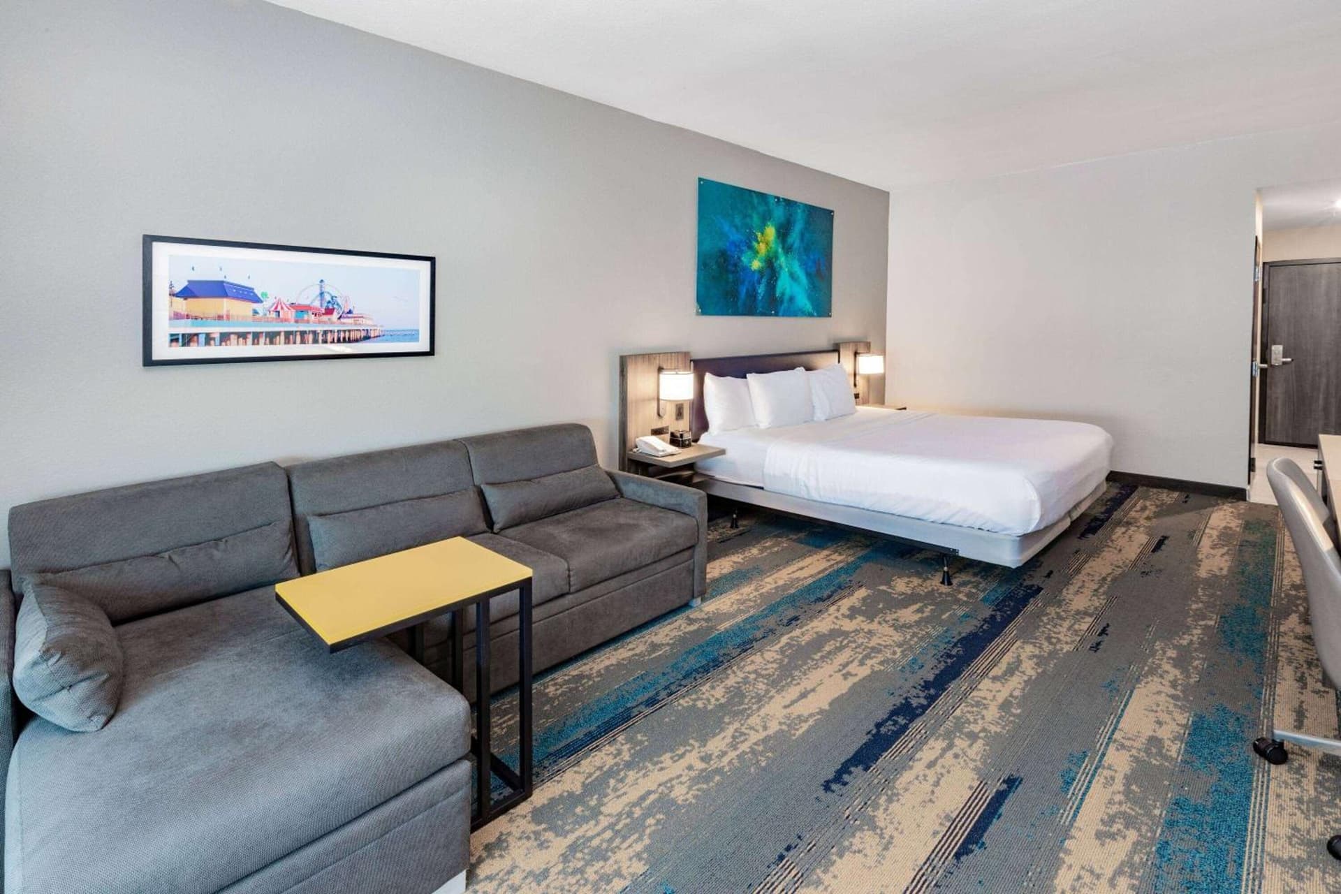 La Quinta Inn & Suites by Wyndham Galveston North at I-45 gallery photo in Galveston, TX — image 26