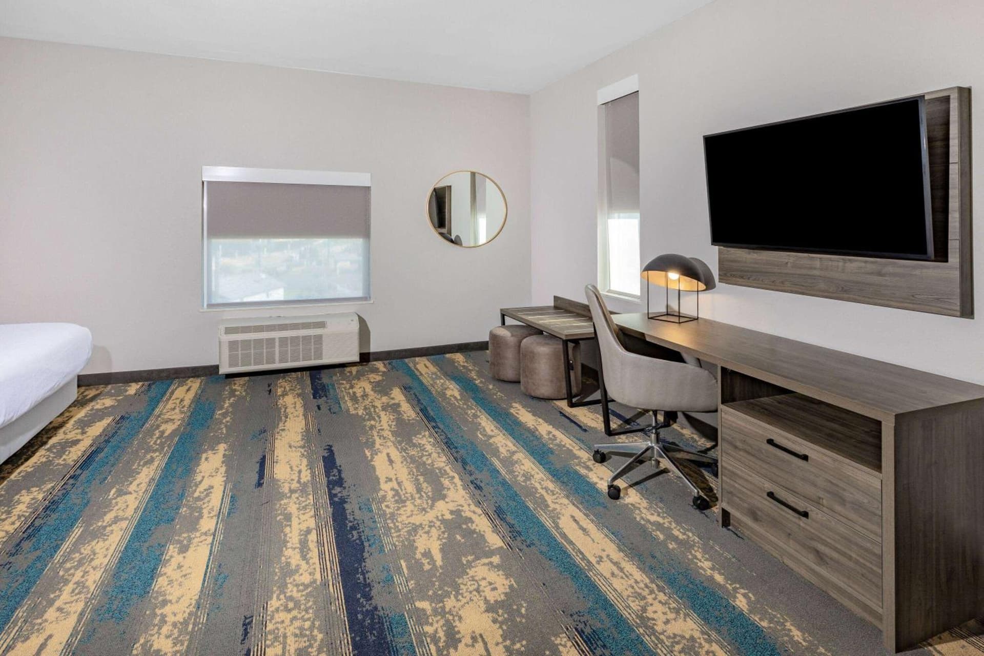La Quinta Inn & Suites by Wyndham Galveston North at I-45 gallery photo in Galveston, TX — image 7