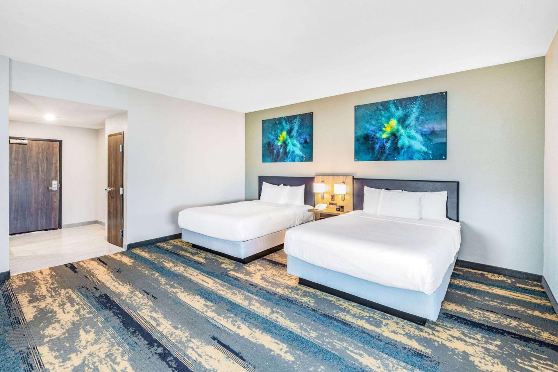 La Quinta Inn & Suites by Wyndham Galveston North at I-45 interior in Galveston, TX — gallery photo 2