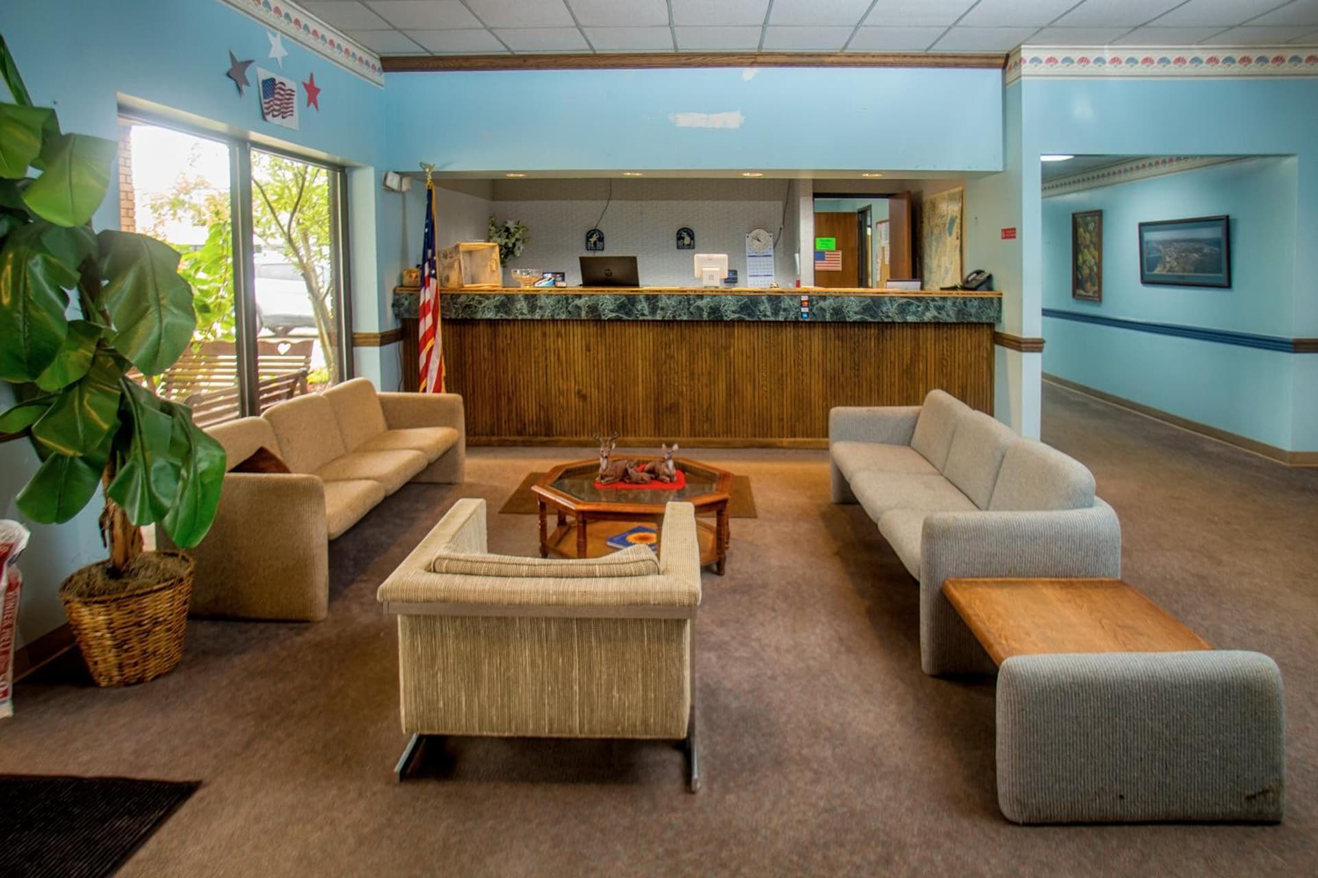 Lafayette Inn interior in Moundsville, WV — gallery photo 2