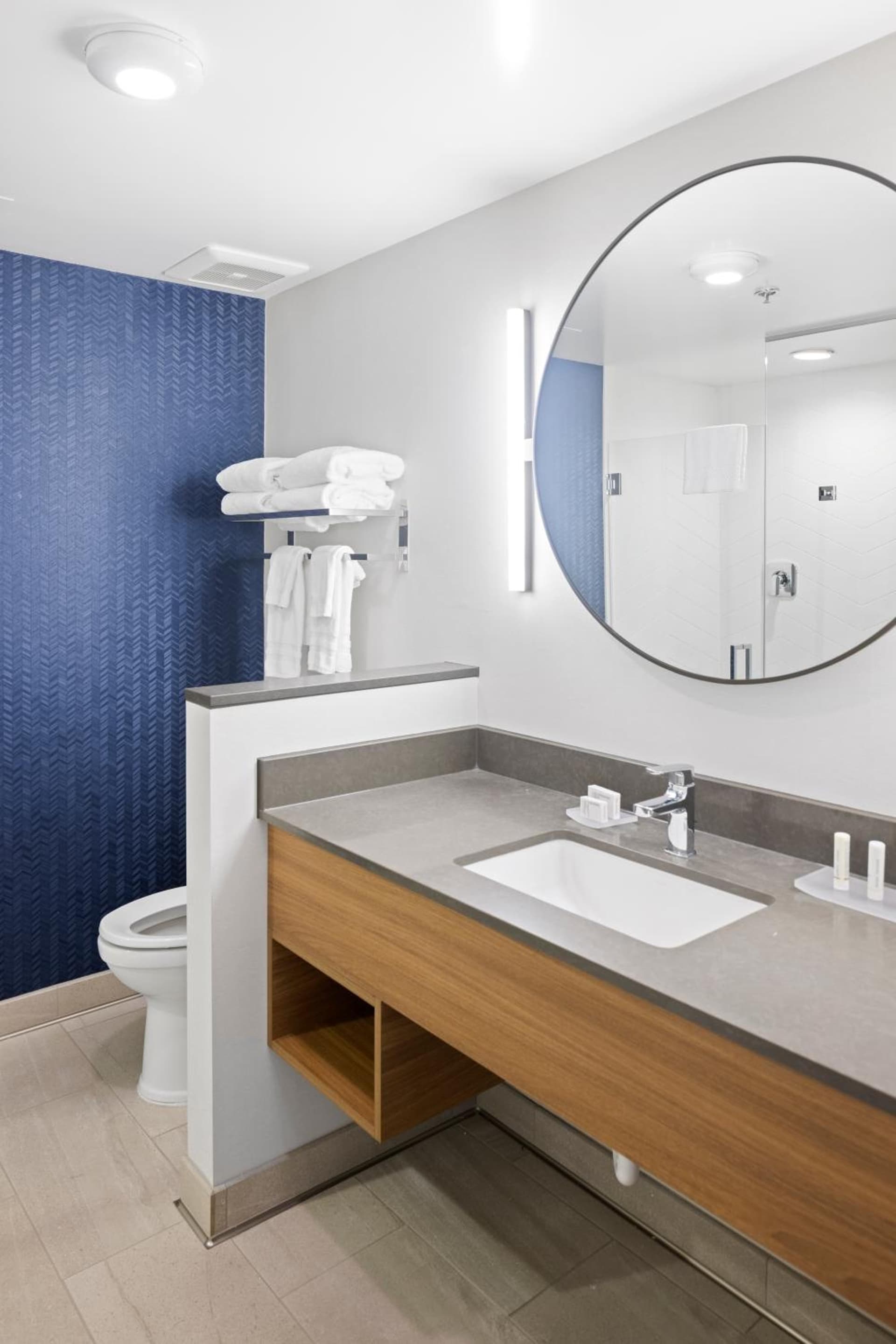 Fairfield Inn & Suites by Marriott San Diego Pacific Beach interior in San Diego, CA — gallery photo 2