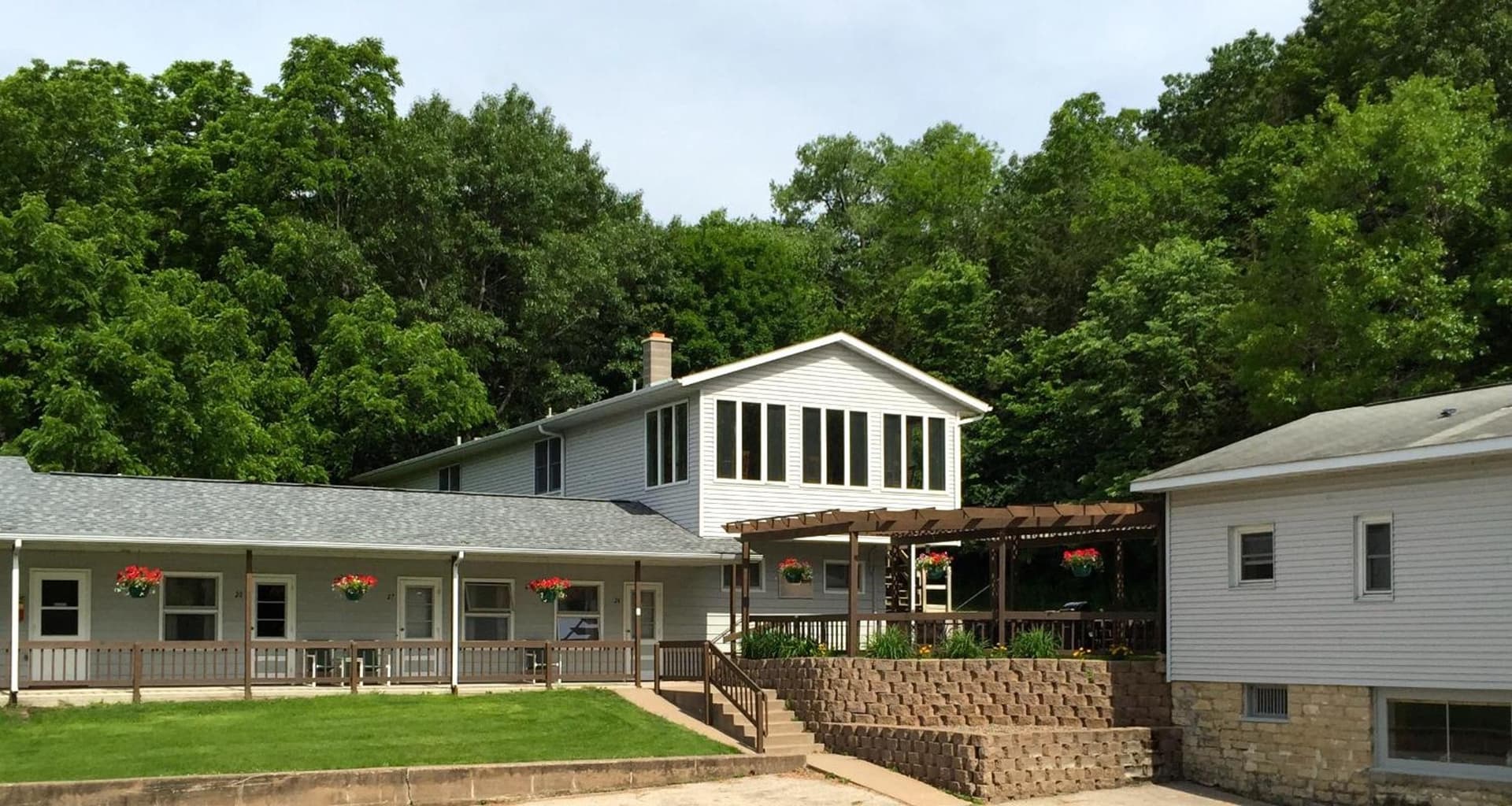 Little Bluff Inn exterior or lobby in Trempealeau, WI — main listing photo