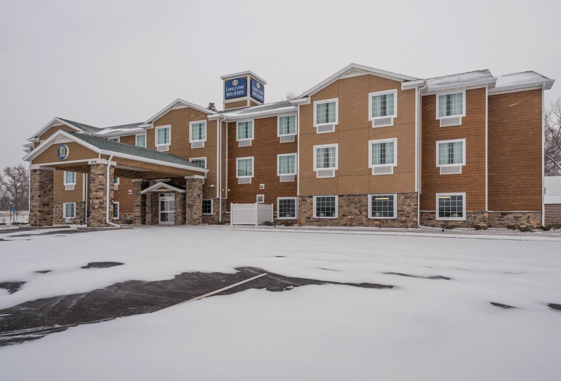 Cobblestone Hotel & Suites - Hutchinson featured exterior or lobby in Hutchinson, MN — similar hotel