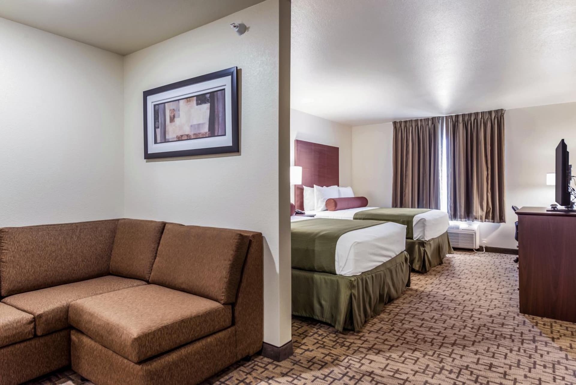 Cobblestone Hotel & Suites - Hutchinson interior in Hutchinson, MN — gallery photo 2