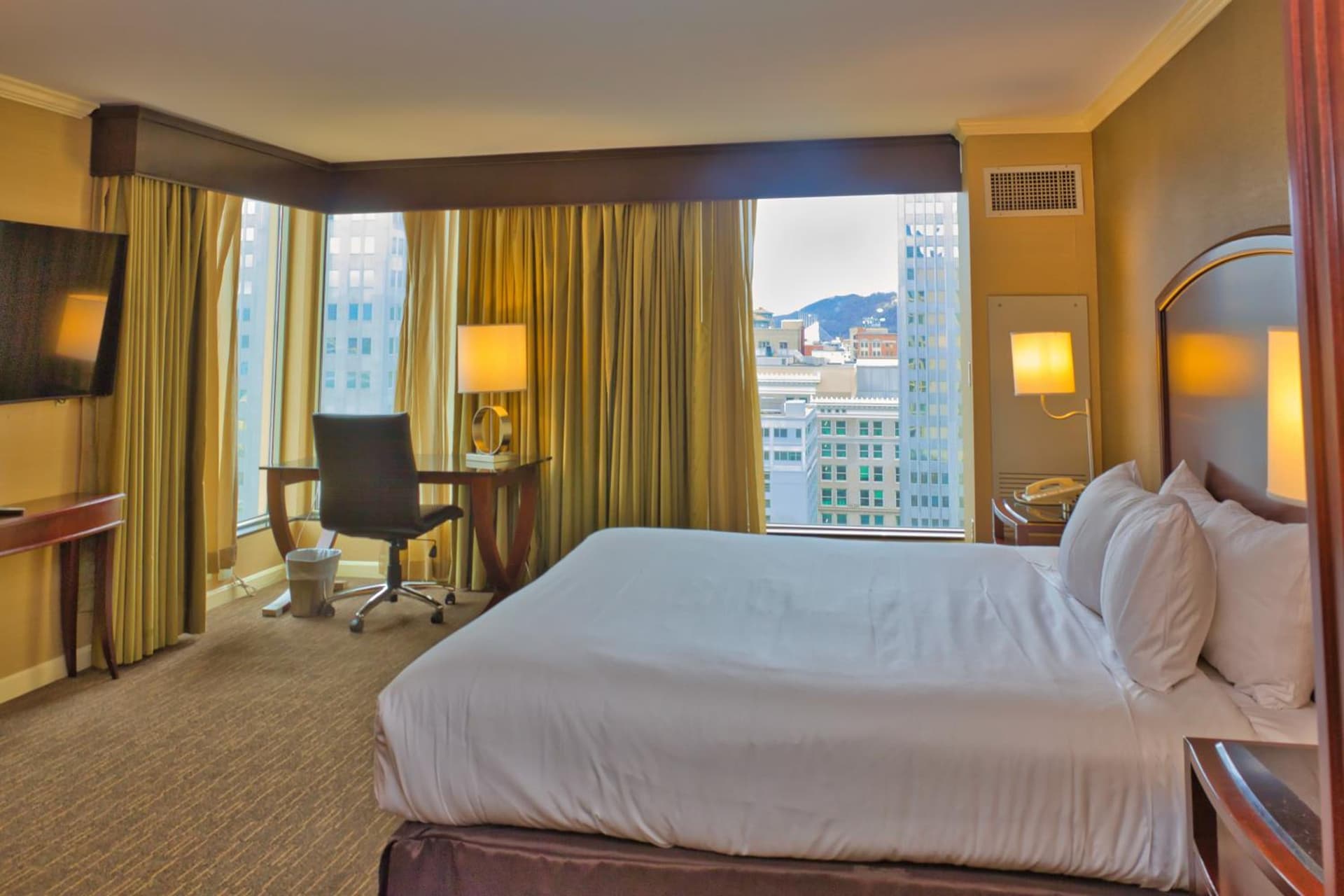 Wyndham Grand Pittsburgh gallery photo in Pittsburgh, PA — image 9