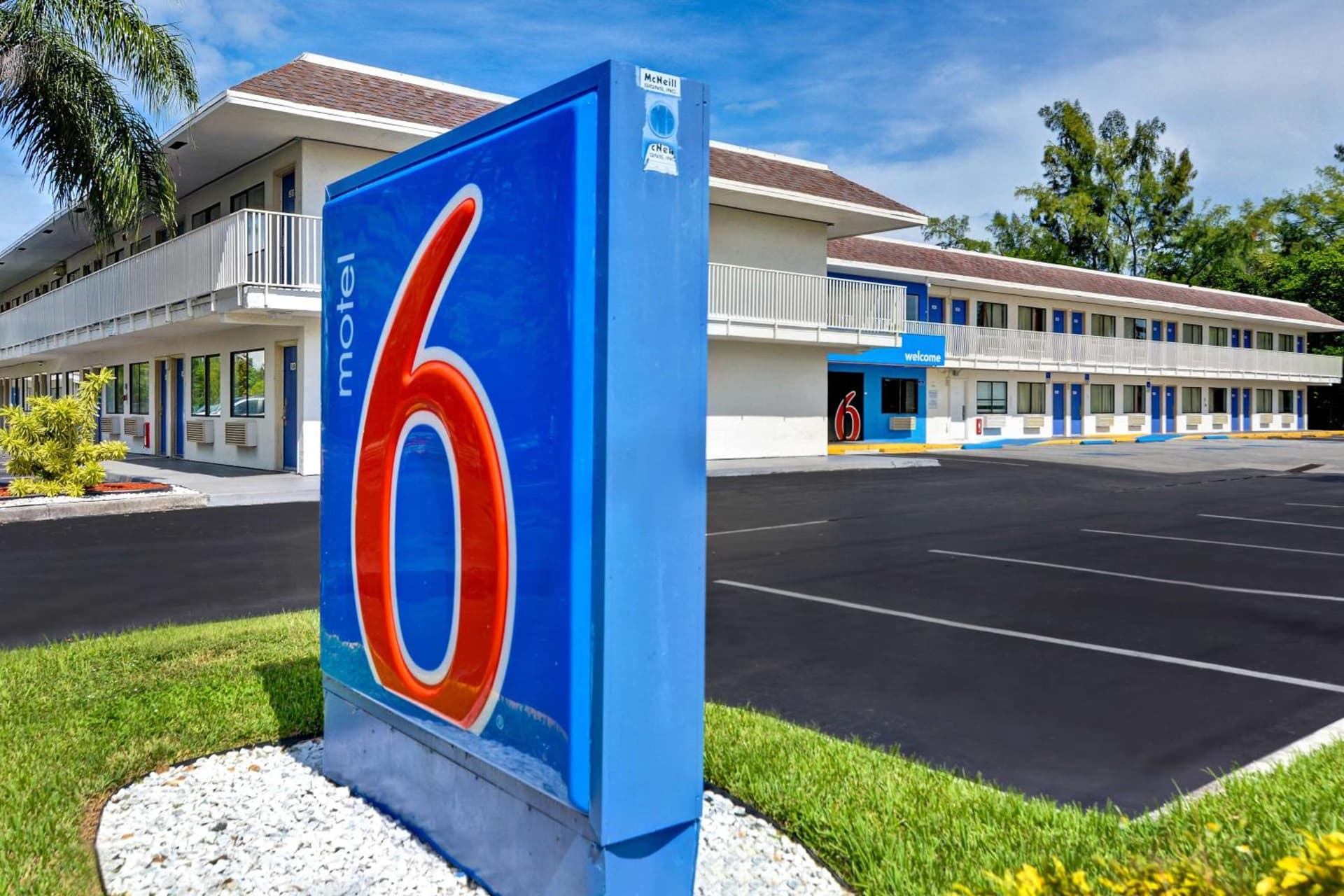 Motel 6 Dania Beach featured exterior or lobby in Dania Beach, FL — similar hotel