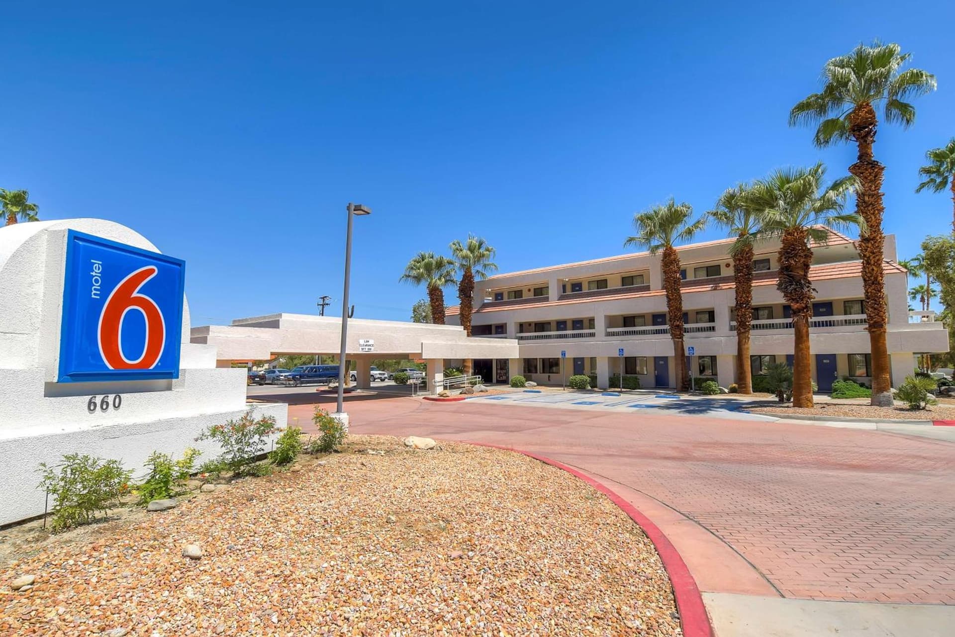 Motel 6-Palm Springs, CA - Downtown interior in Palm Springs, CA — gallery photo 2