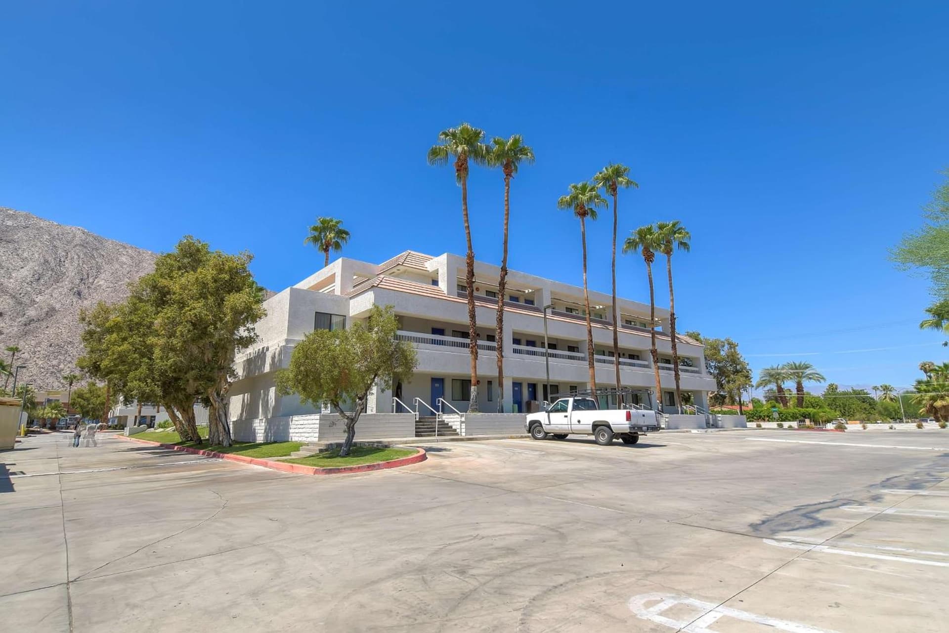 Motel 6-Palm Springs, CA - Downtown property views in Palm Springs, CA — gallery photo 3