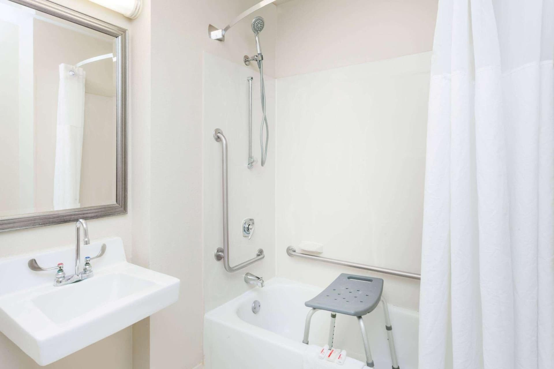 Baymont by Wyndham Peoria gallery photo in Peoria, IL — image 14