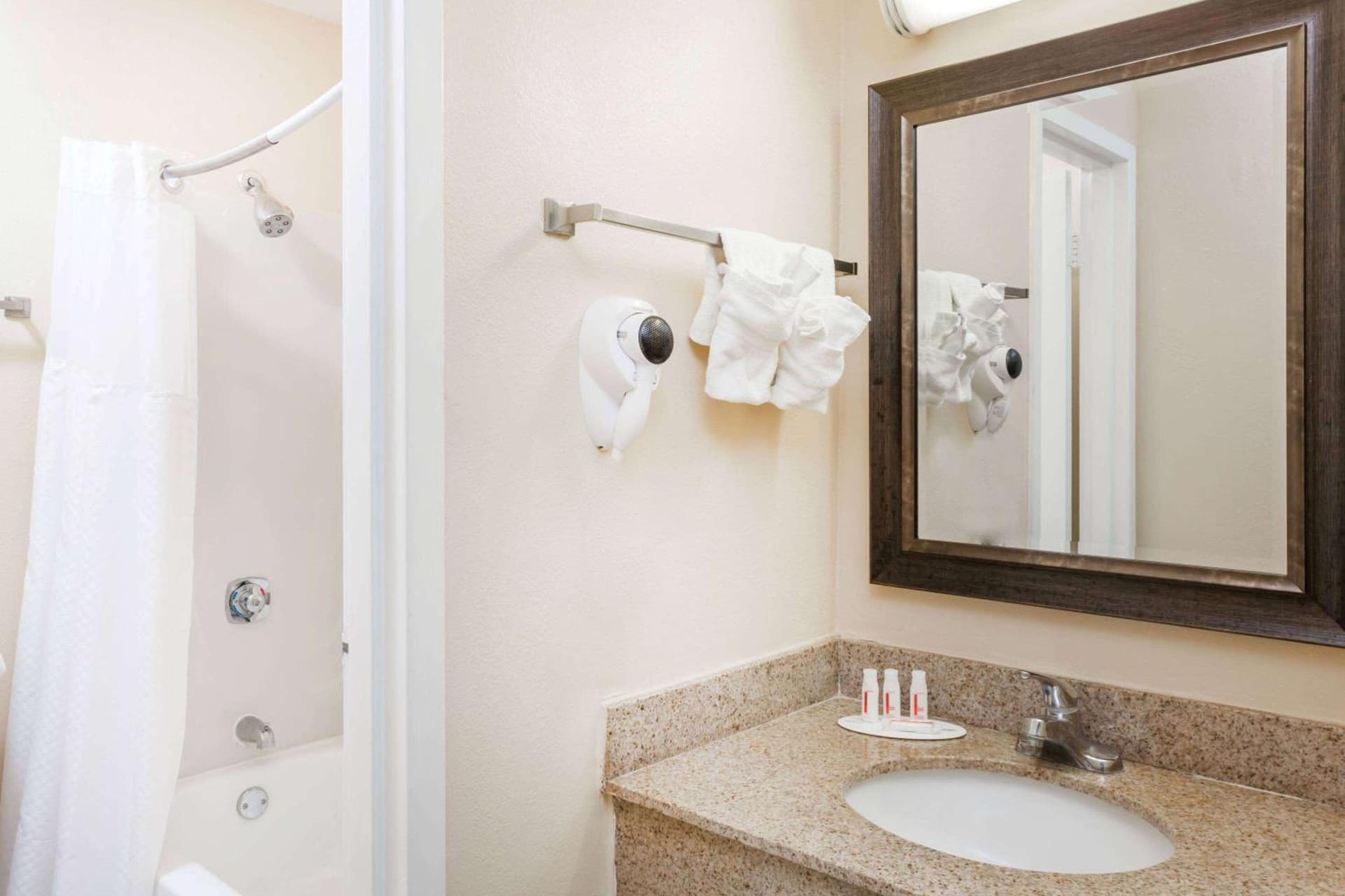 Baymont by Wyndham Peoria gallery photo in Peoria, IL — image 22