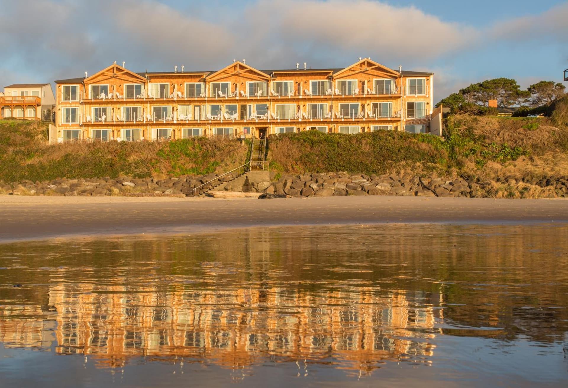 Pelican Shores Inn featured exterior or lobby in Lincoln City, OR — similar hotel