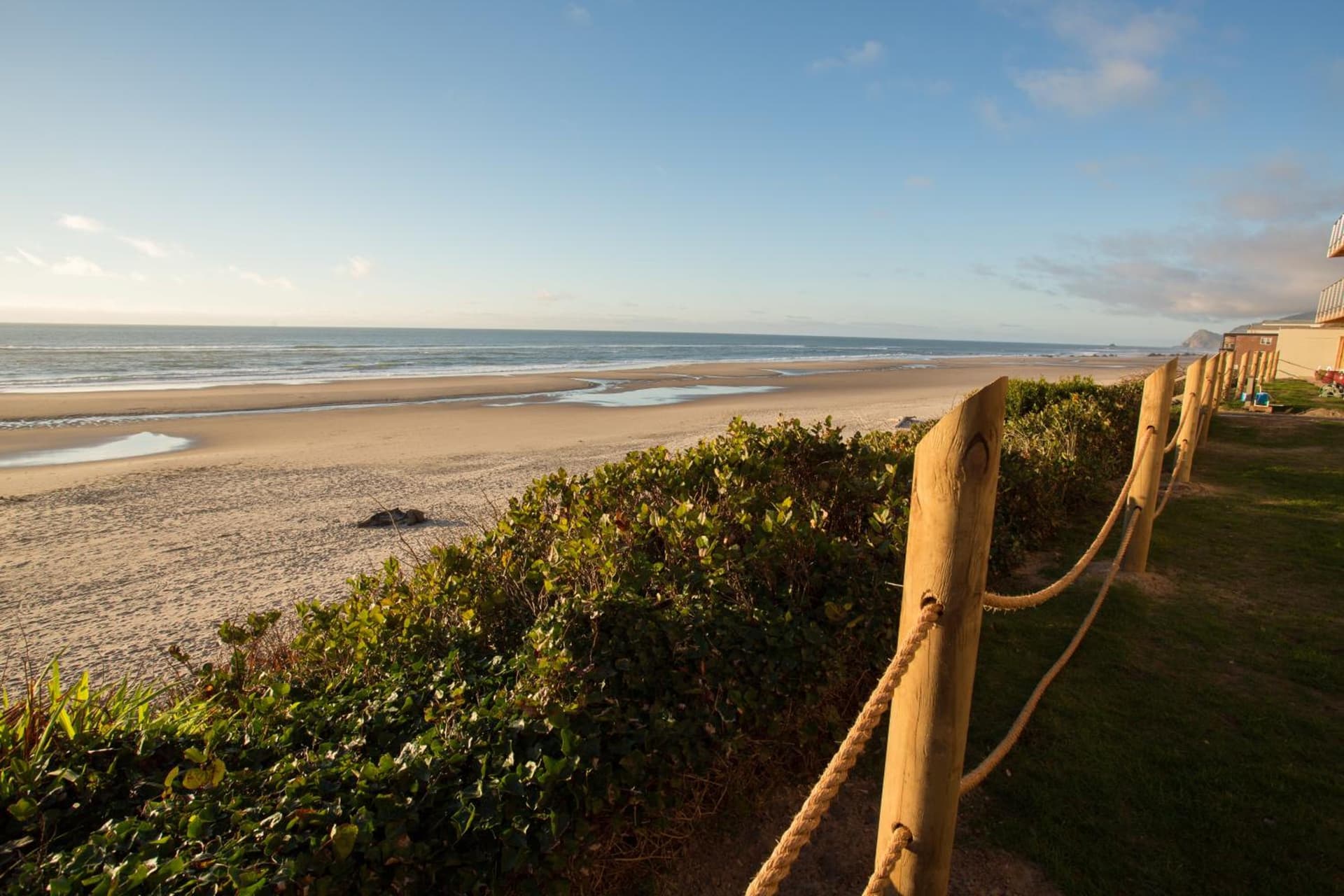Pelican Shores Inn property views in Lincoln City, OR — gallery photo 3