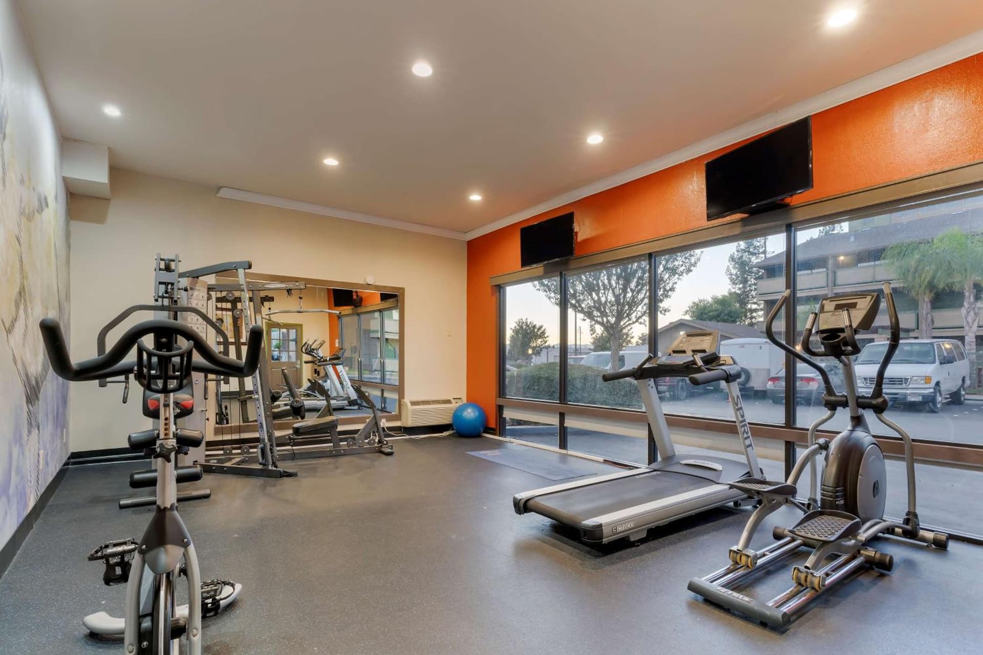 Best Western Plus Forest Park Inn gallery photo in Gilroy, CA — image 10