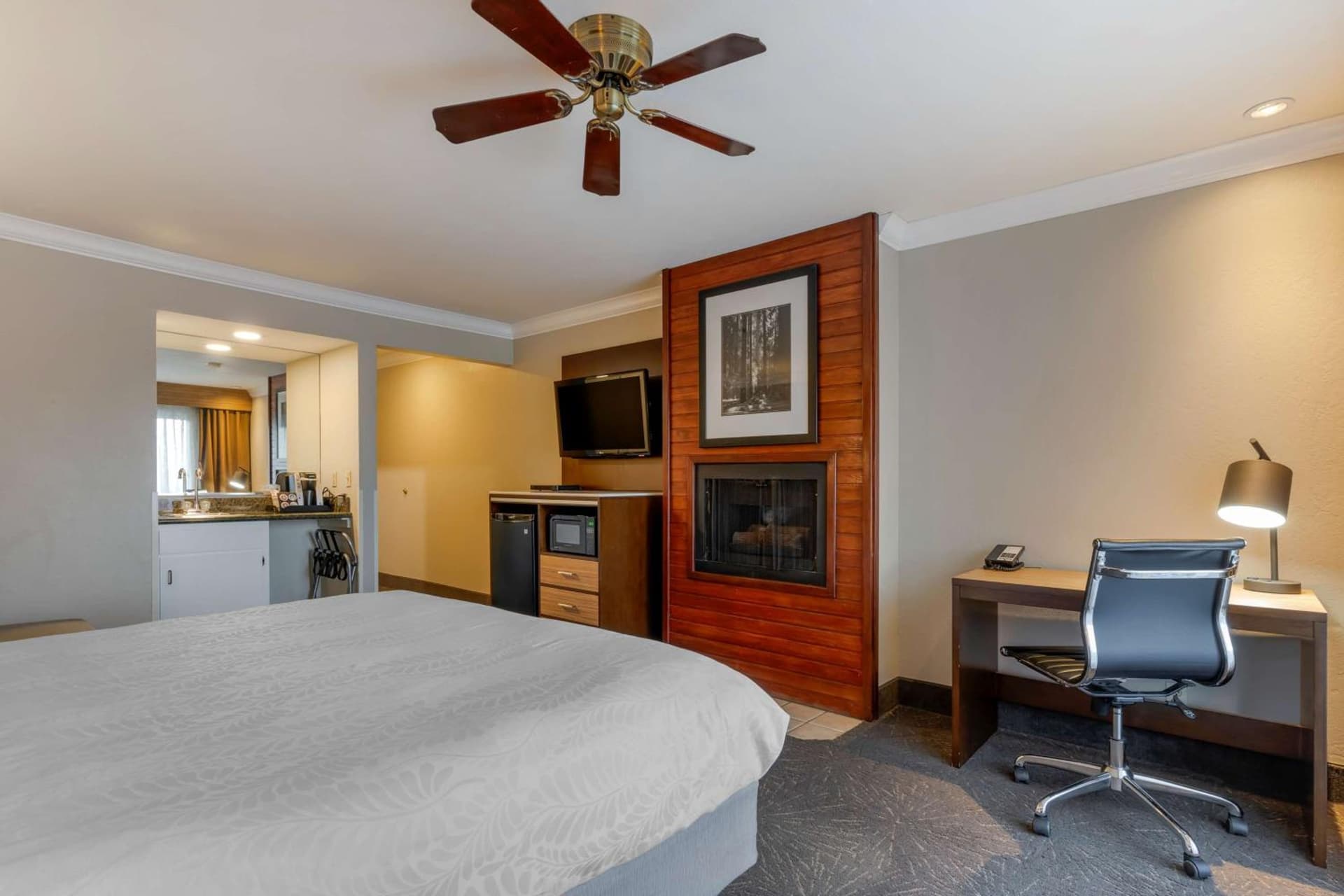 Best Western Plus Forest Park Inn gallery photo in Gilroy, CA — image 4