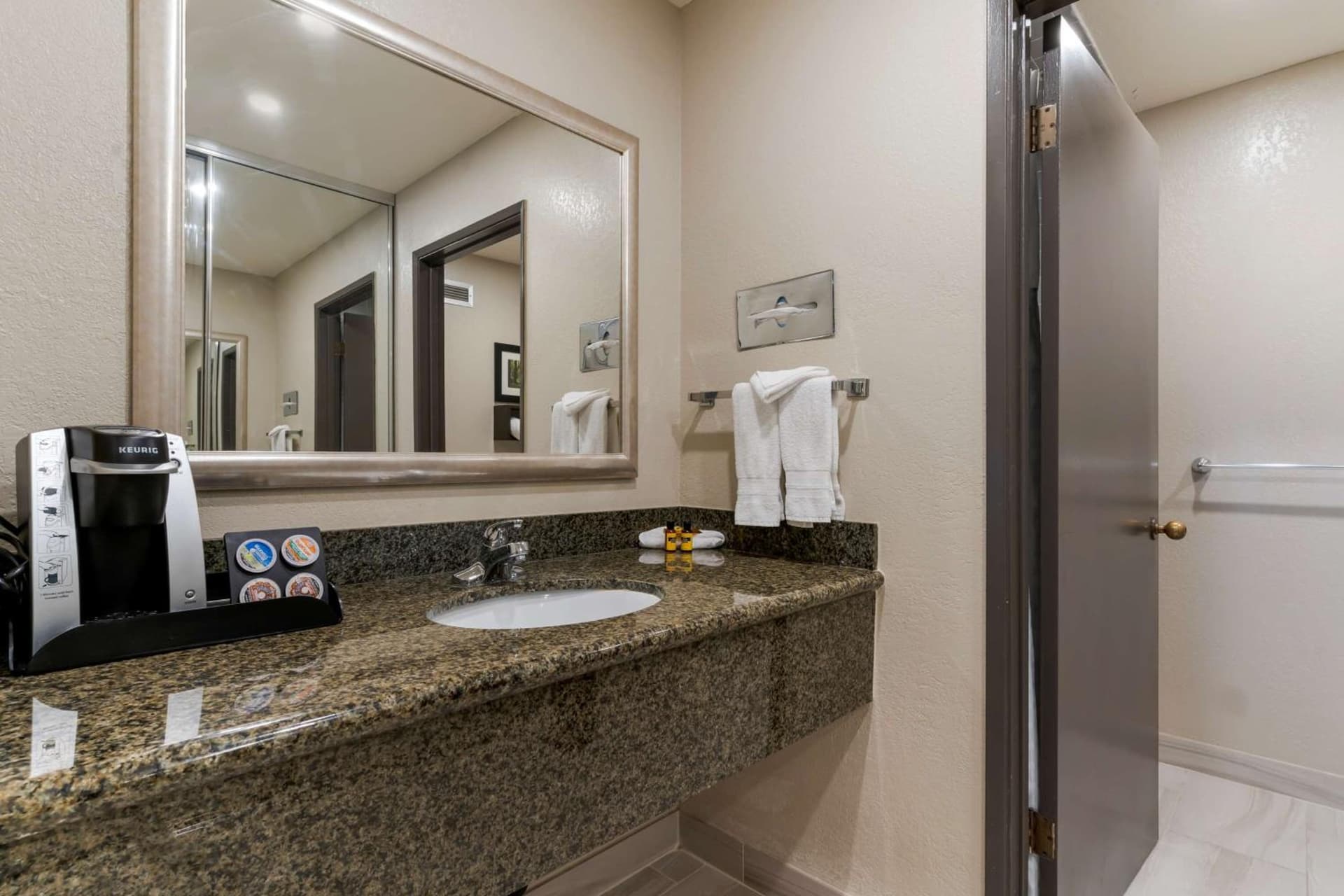 Best Western Plus Forest Park Inn property views in Gilroy, CA — gallery photo 3