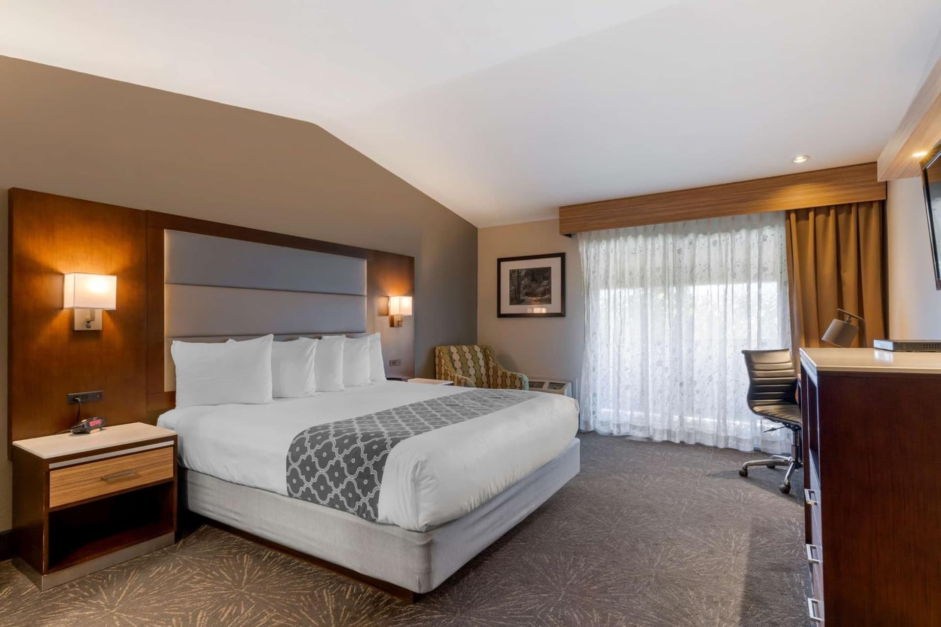 Best Western Plus Forest Park Inn gallery photo in Gilroy, CA — image 12