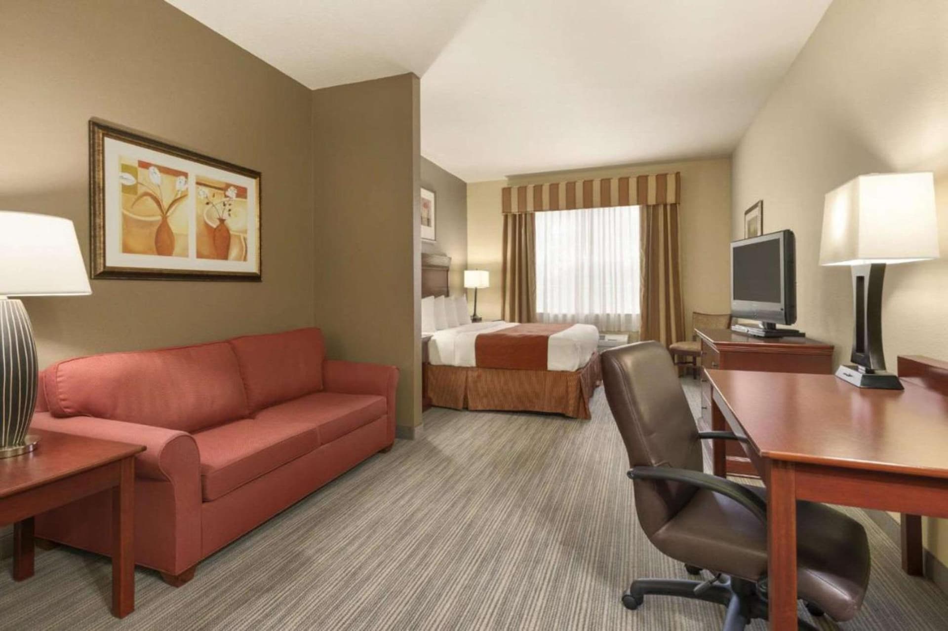 Seffner Inn and Suites interior in Seffner, FL — gallery photo 2