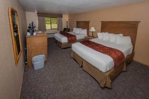 Cowlitz River Lodge property views in Packwood, WA — gallery photo 3