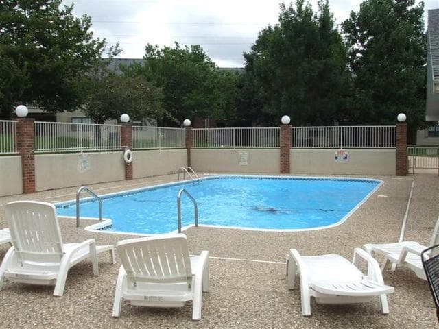 Luxury Condos at Thousand Hills - Heart of Branson - Beautifully remodeled - Spacious and Affordable interior in Branson, MO — gallery photo 2