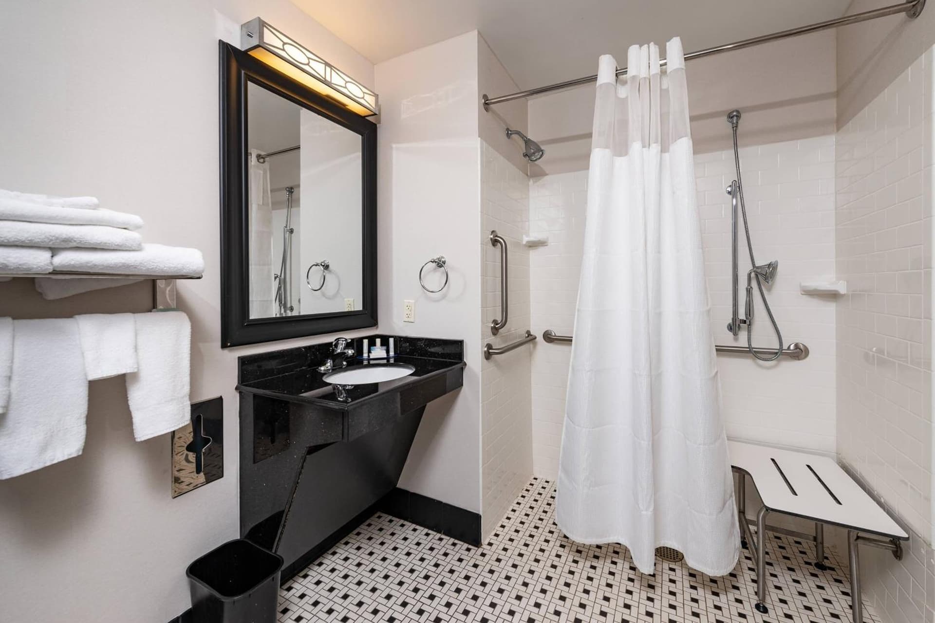 Fairfield Inn & Suites by Marriott Philadelphia Valley Forge/Great Valley gallery photo in Berwyn, PA — image 10