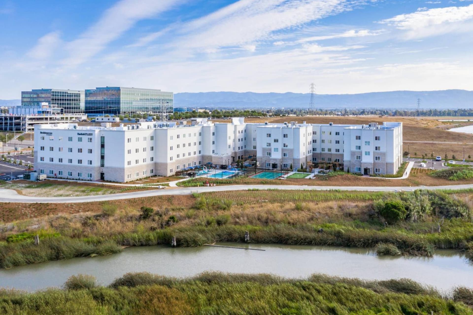 Fairfield Inn & Suites by Marriott San Jose North/Silicon Valley property views in San Jose, CA — gallery photo 3