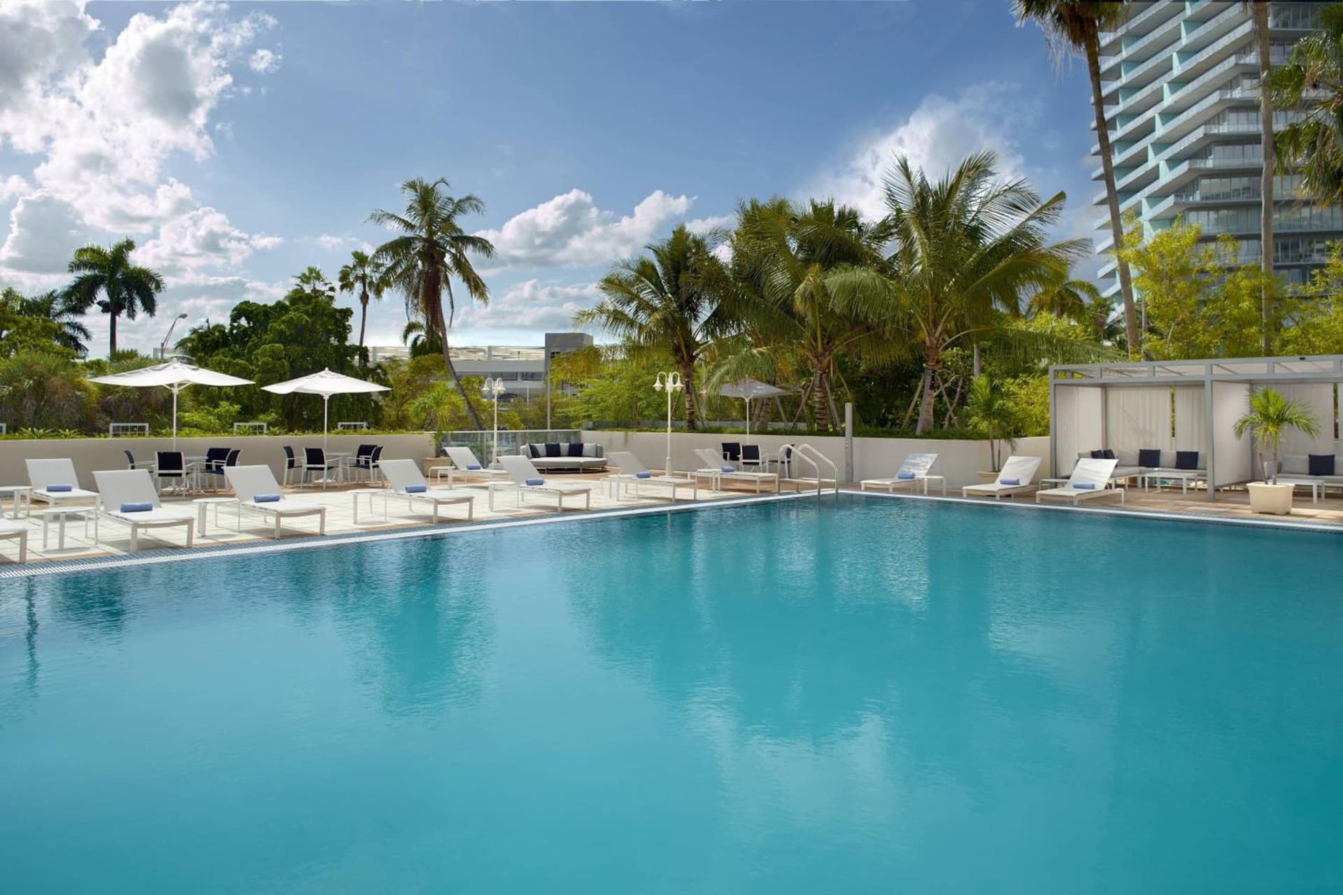 Courtyard Miami Coconut Grove interior in Miami, FL — gallery photo 2