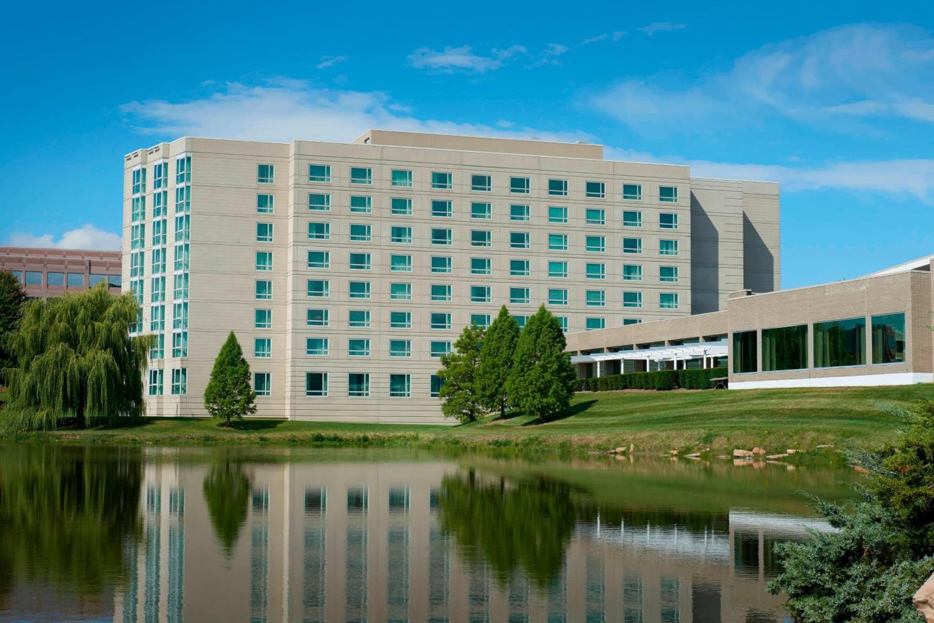 Chicago Marriott Southwest at Burr Ridge featured exterior or lobby in Burr Ridge, IL — similar hotel