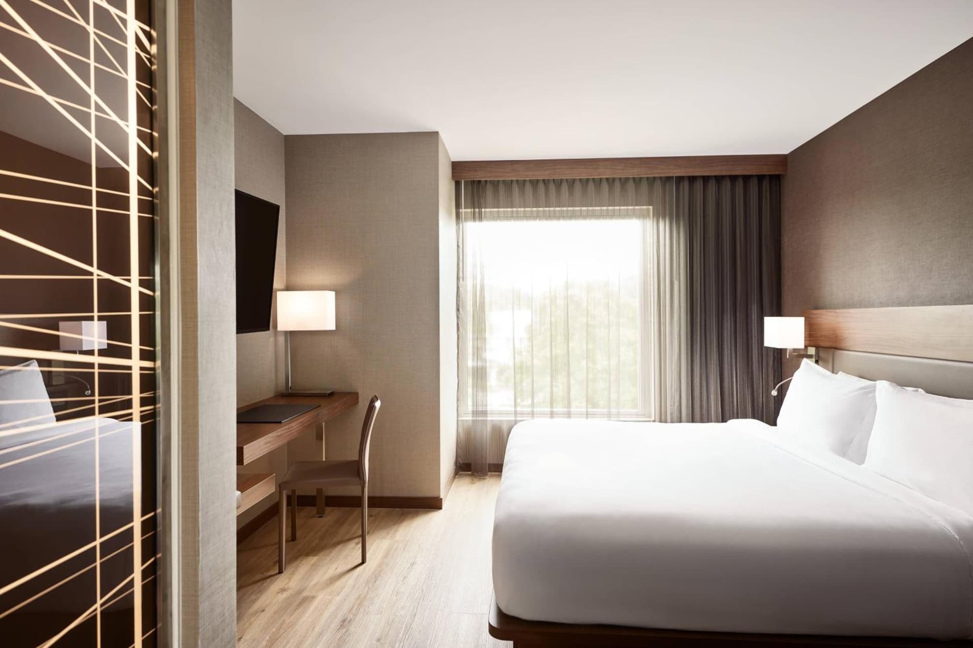 AC Hotel by Marriott Atlanta Perimeter gallery photo in Atlanta, GA — image 10