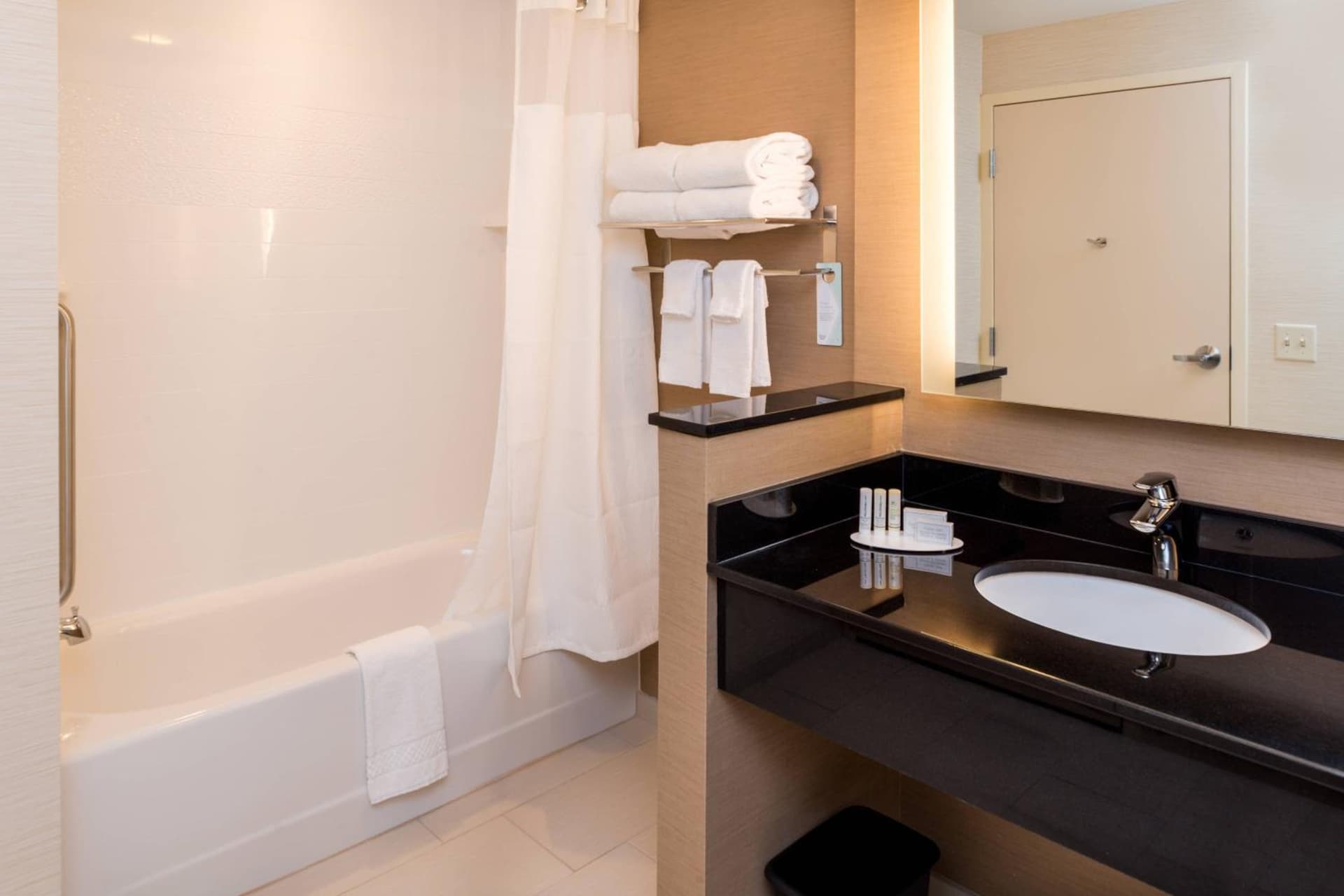 Fairfield Inn & Suites by Marriott Orlando East/UCF Area gallery photo in Orlando, FL — image 11