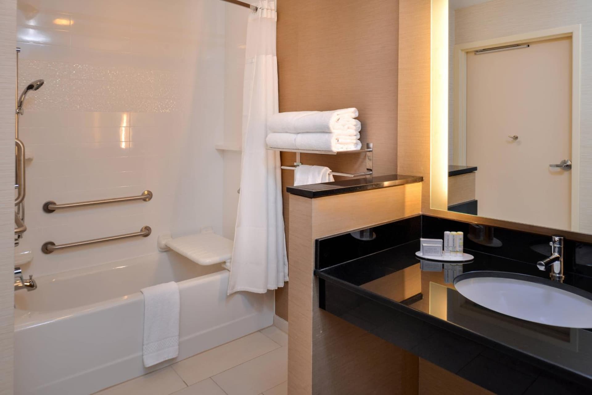 Fairfield Inn & Suites by Marriott Orlando East/UCF Area gallery photo in Orlando, FL — image 12