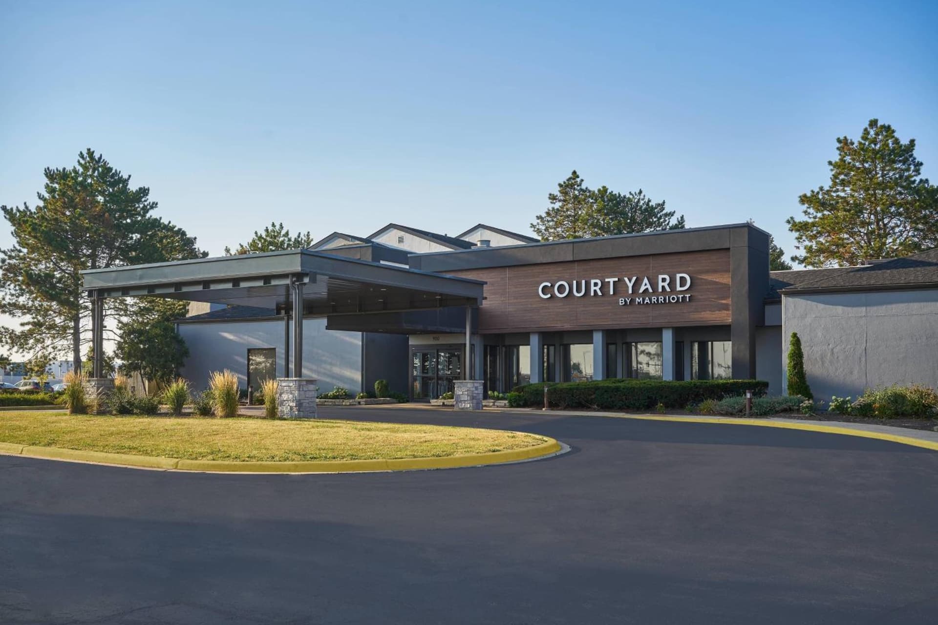 Courtyard Chicago Wood Dale / Itasca featured exterior or lobby in Wood Dale, IL — similar hotel