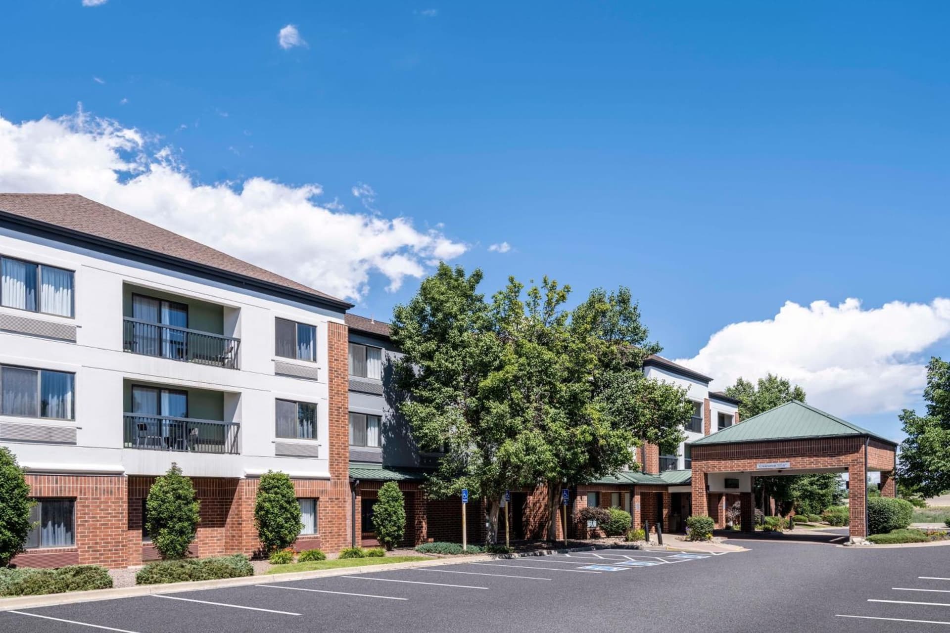 Courtyard by Marriott Denver Southwest Lakewood interior in Lakewood, CO — gallery photo 2