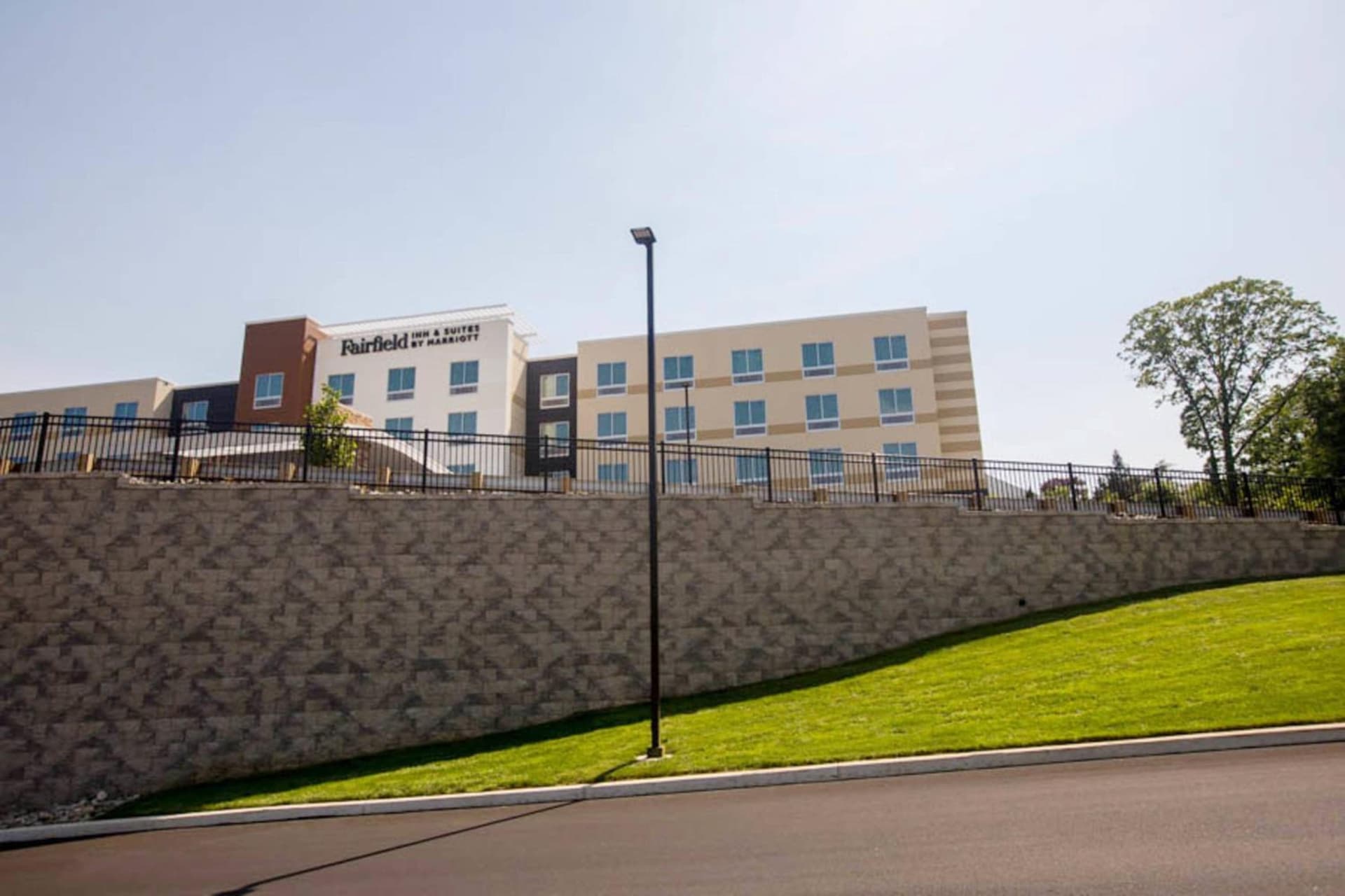 Fairfield Inn & Suites by Marriott Philadelphia Broomall/Newtown Square interior in Broomall, PA — gallery photo 2
