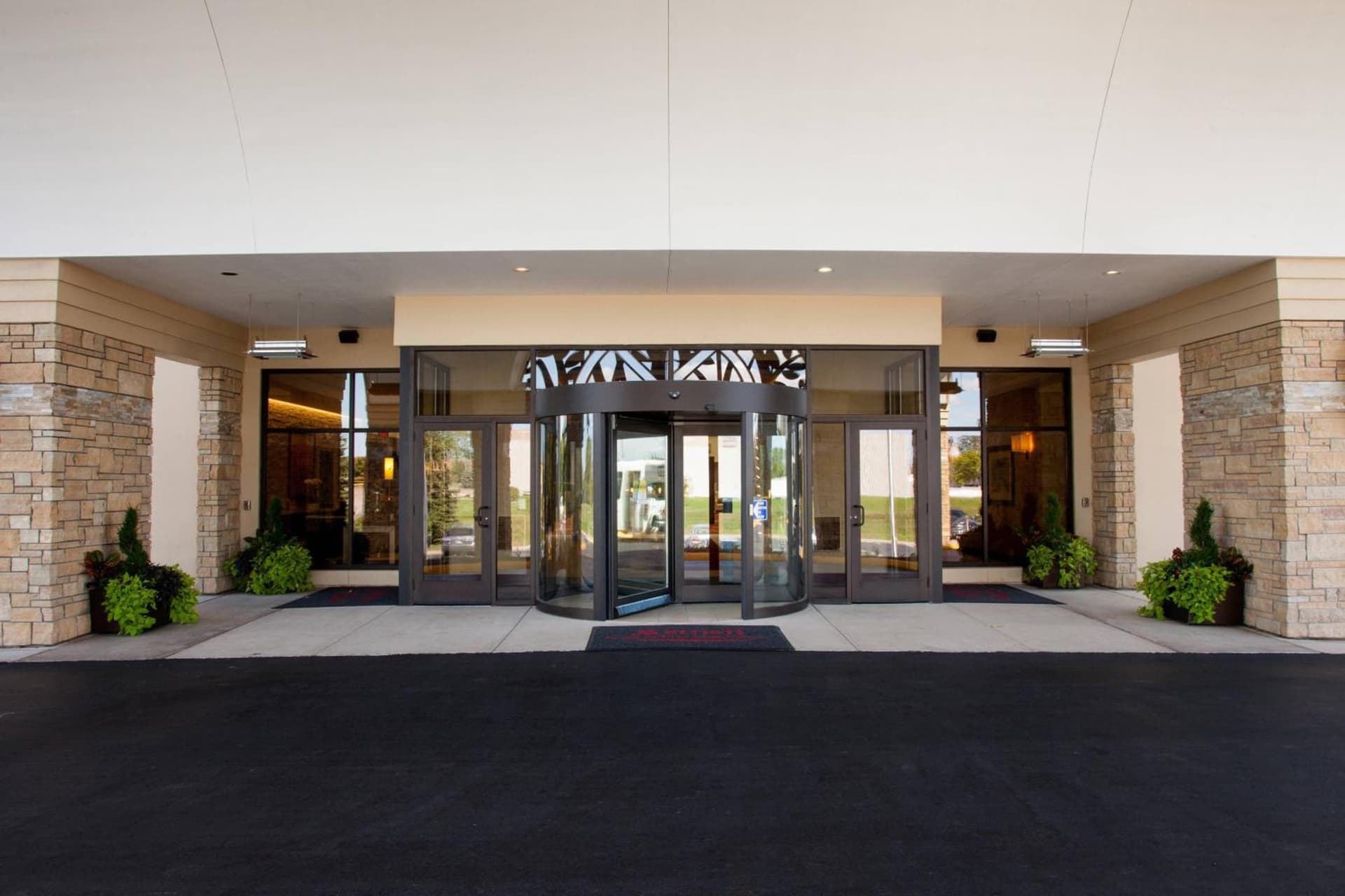 Minneapolis Marriott Northwest Hotel & Conference Center property views in Brooklyn Park, MN — gallery photo 3