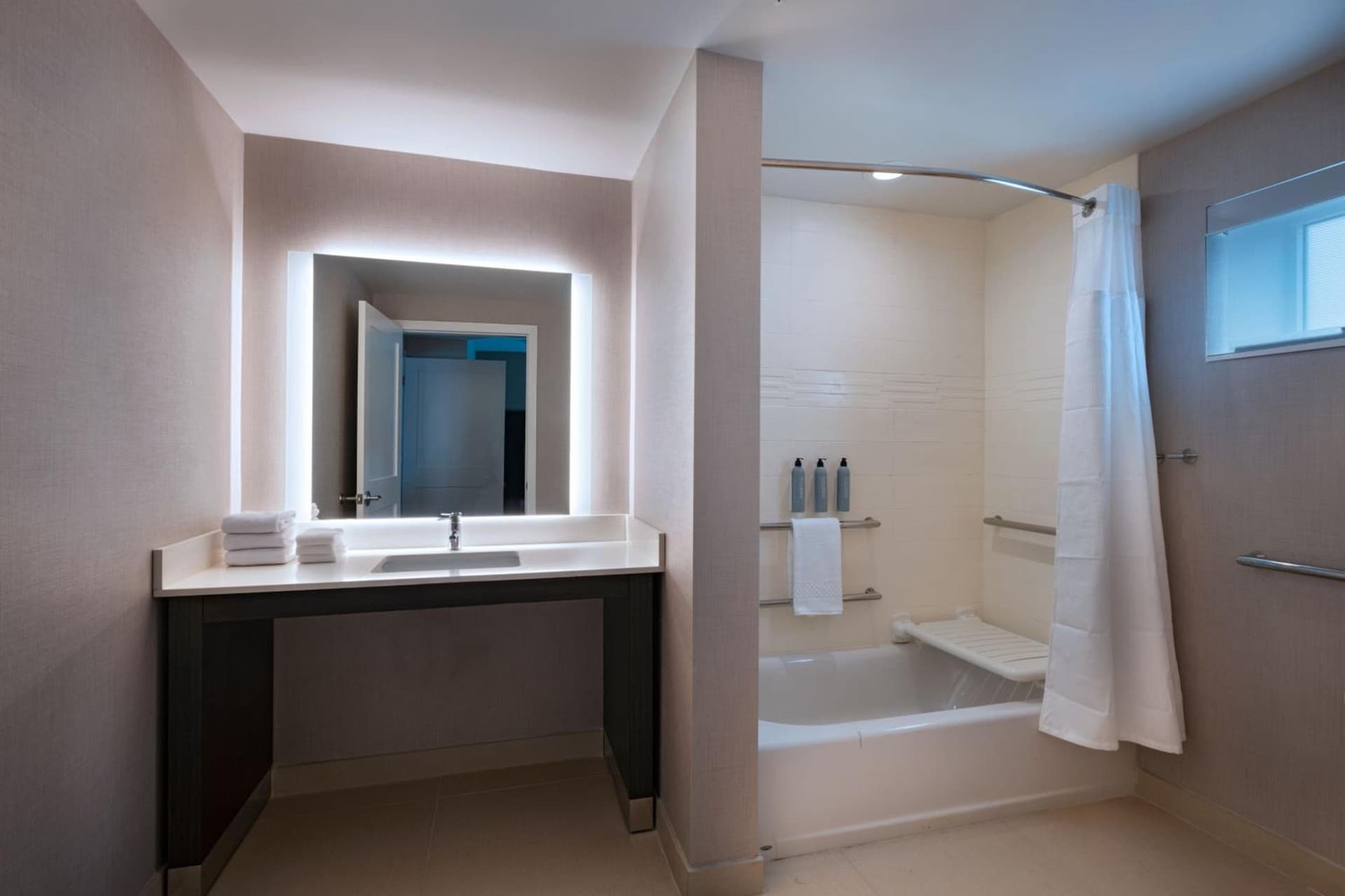 Residence Inn New Brunswick Tower Center Blvd. gallery photo in East Brunswick — image 7