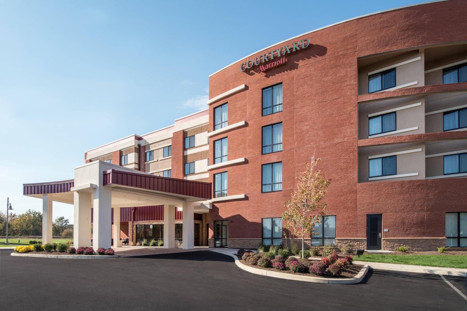Courtyard by Marriott Shippensburg interior in Shippensburg, PA — gallery photo 2