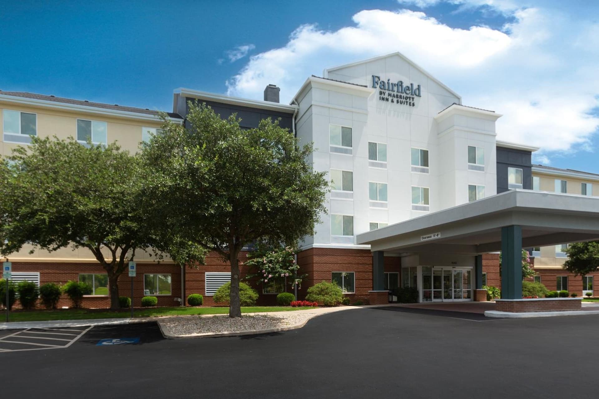Fairfield Inn & Suites Elizabeth City interior in Elizabeth City, NC — gallery photo 2