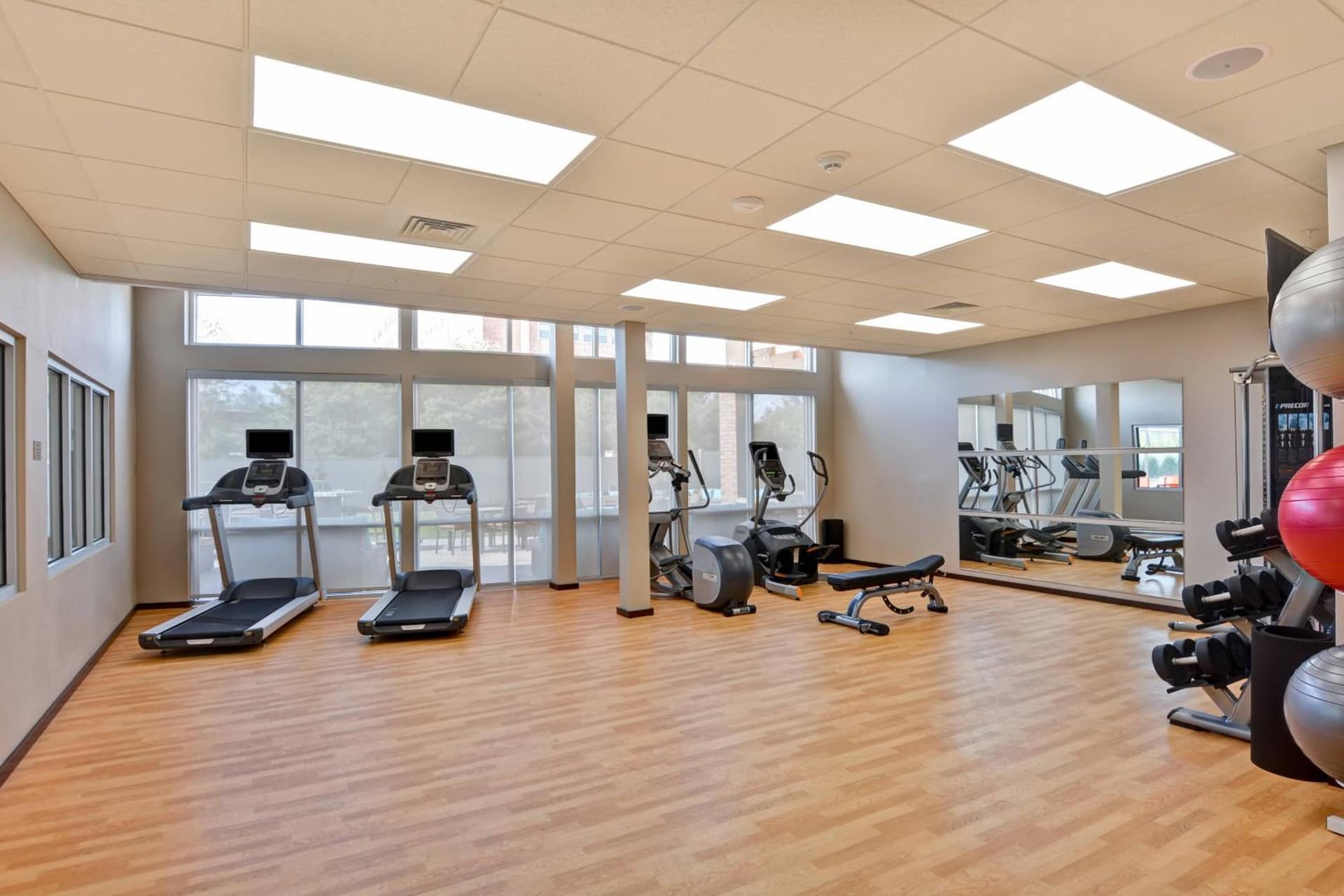 Courtyard by Marriott Long Island Islip/Courthouse Complex gallery photo in Central Islip, NY — image 40