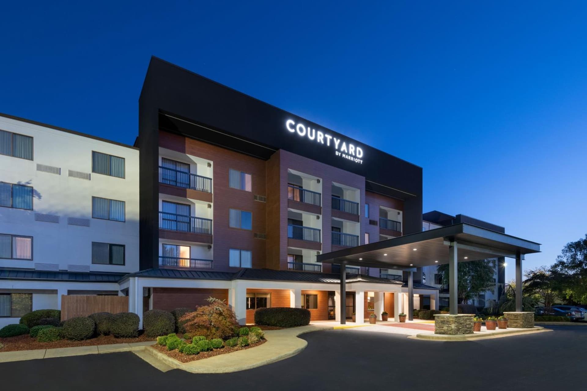 Courtyard by Marriott Burlington interior in Burlington, NC — gallery photo 2