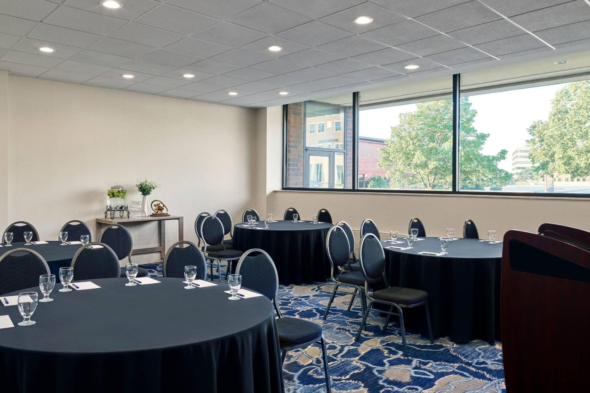 Delta Hotels by Marriott Muskegon Convention Center gallery photo in Muskegon, MI — image 43