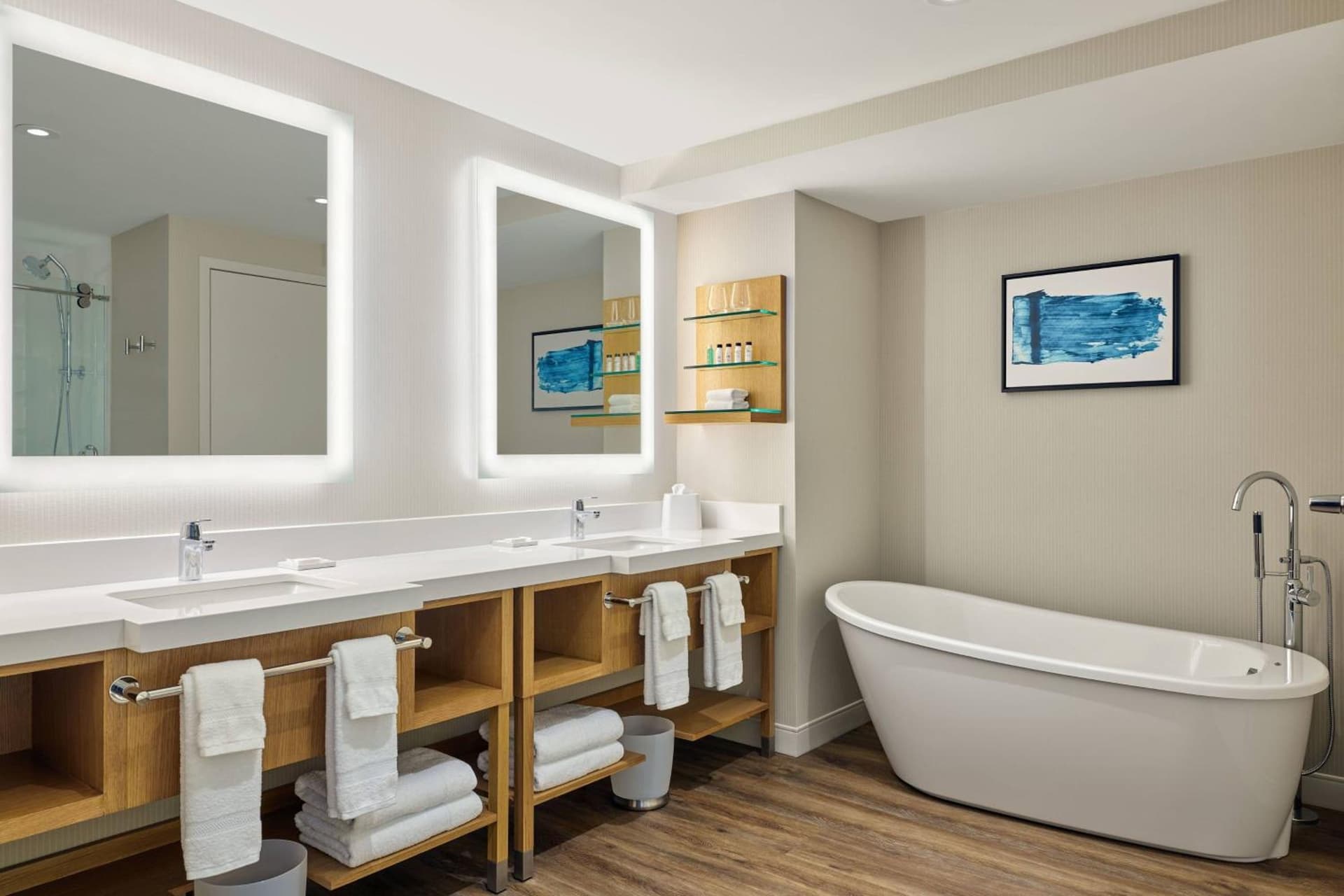 Delta Hotels by Marriott Muskegon Convention Center gallery photo in Muskegon, MI — image 30
