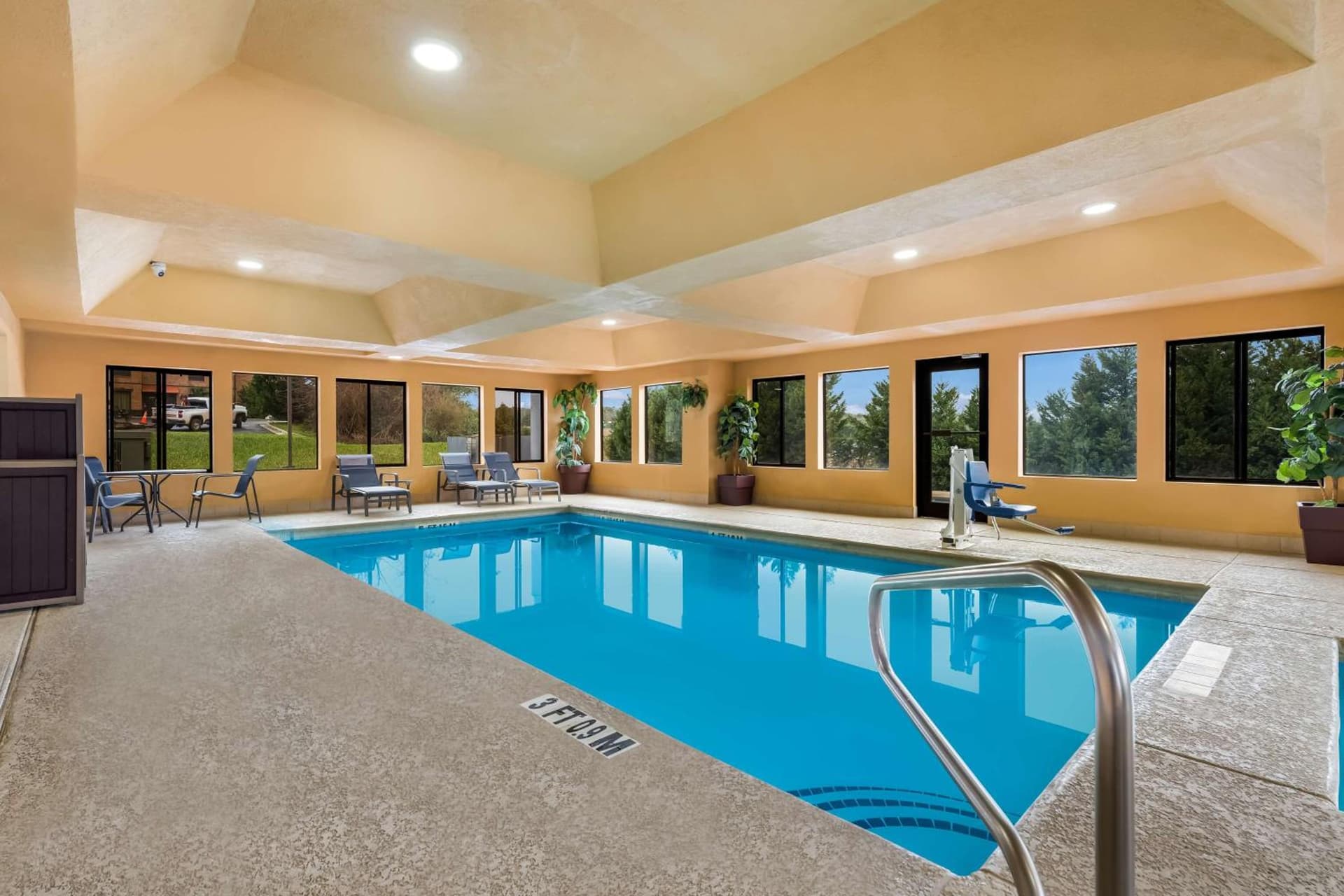 Best Western Bradbury Inn & Suites interior in Perry, GA — gallery photo 2