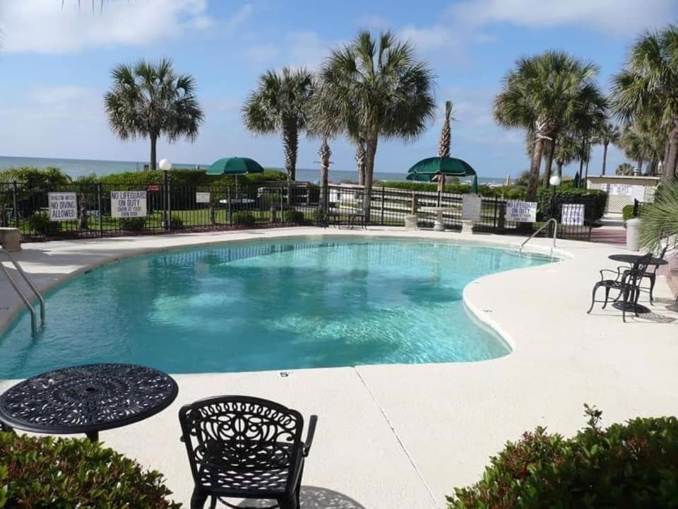 Ocean Front 53 Steps interior in Myrtle Beach, SC — gallery photo 2